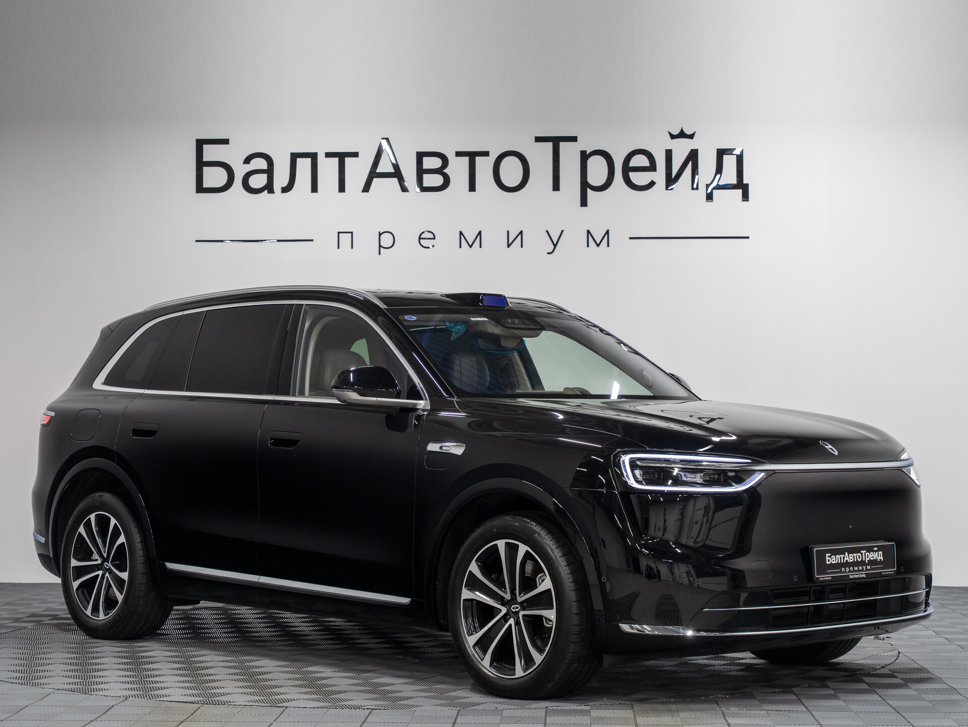 Автомобиль Aito M7 53.4 kWh 1.5hyb AT (533 л.с.) 4WD - 5