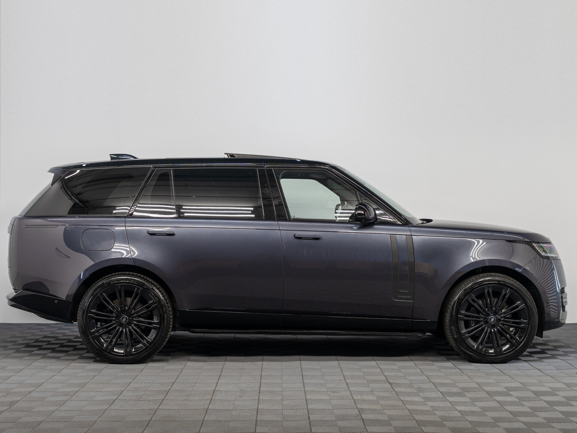 Автомобиль Land Rover Range Rover P530 MHEV Long 4.4 AT (530 л.с.) 4WD - 4