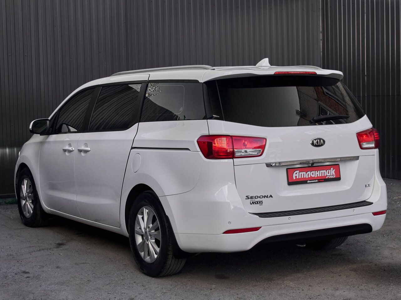 Купить Kia Sedona 3.3 AT (276 л.с.), 2015 в Екатеренбурге