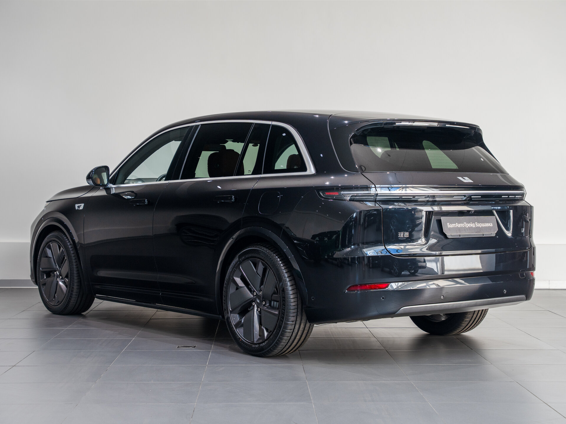 Автомобиль LiXiang L7 52.3 kWh 1.5hyb AT (449 л.с.) 4WD - 7