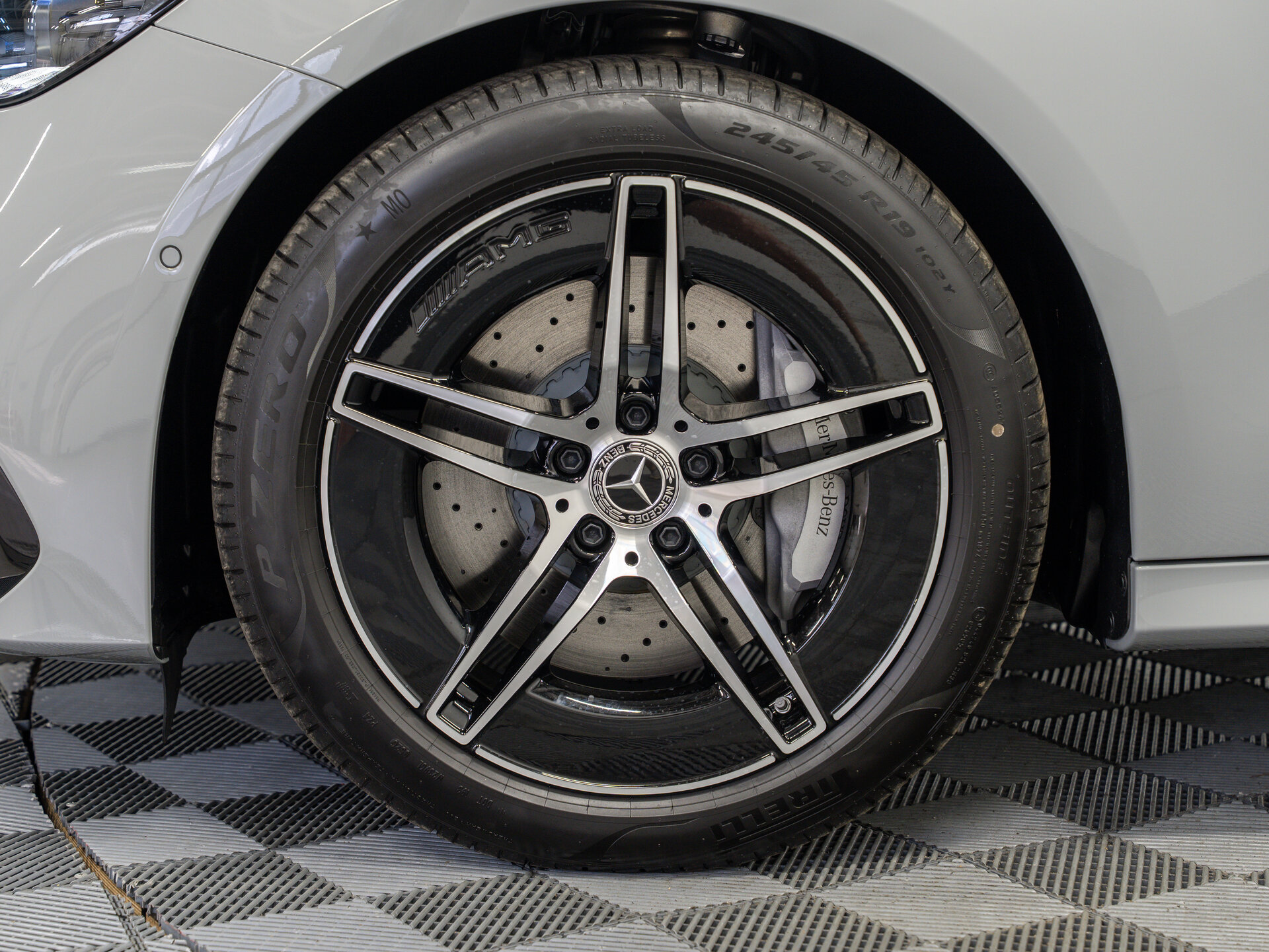 Автомобиль Mercedes-Benz E-Класс 300 2.0 AT (258 л.с.) 4WD - 4