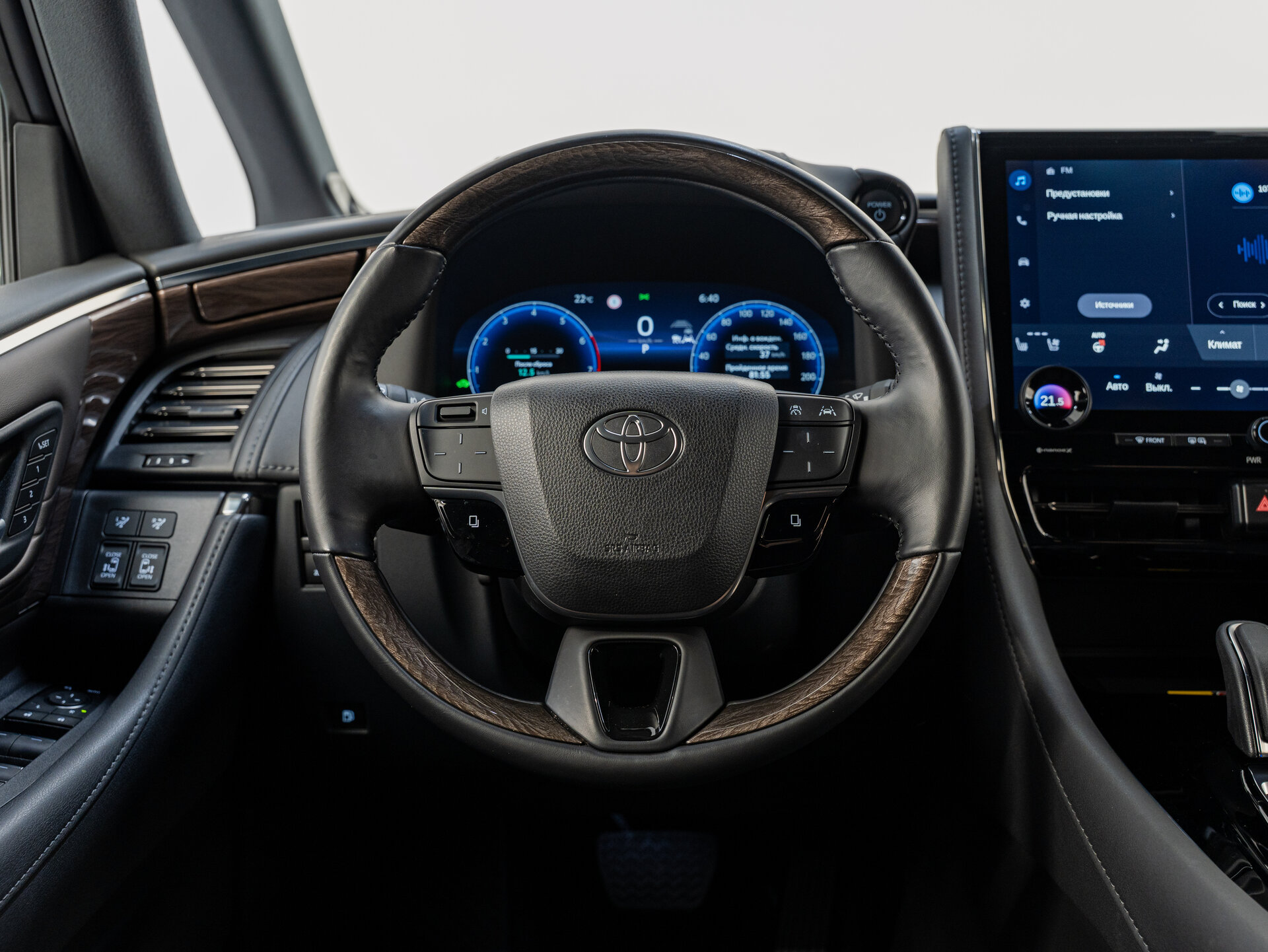 Автомобиль Toyota Alphard 2.5hyb CVT (190 л.с.) 4WD - 13