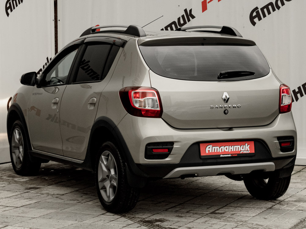 Купить Renault Sandero Stepway 1.6 MT (82 л.с.), 2021 в Екатеренбурге