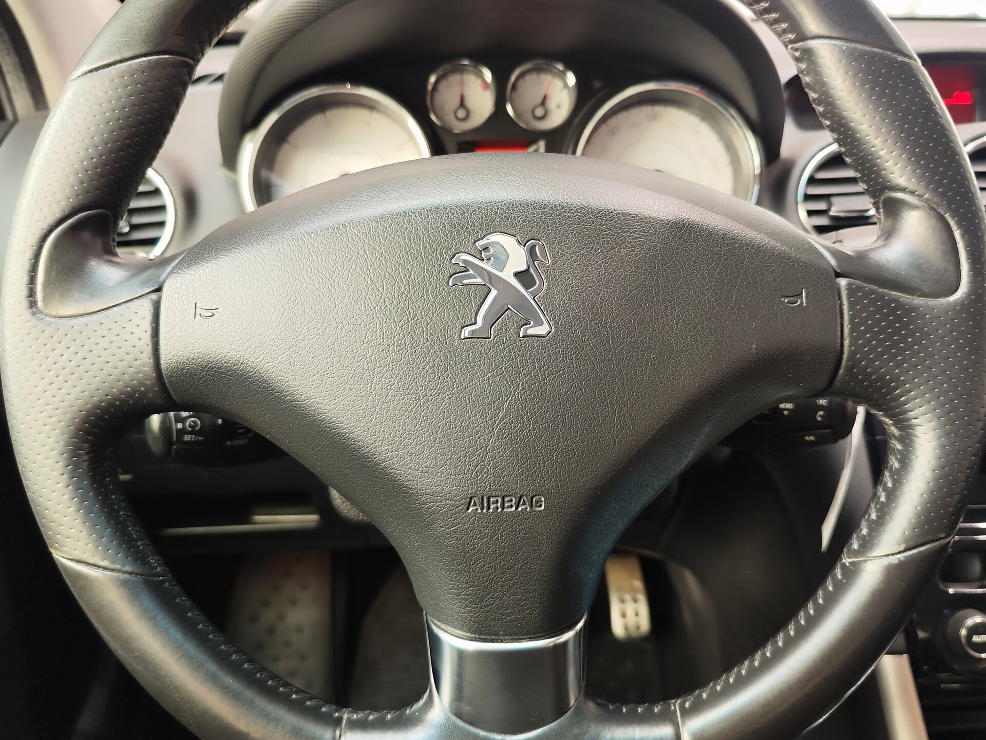 Автомобиль Peugeot 308 1.6 AT (120 л.с.) - 16