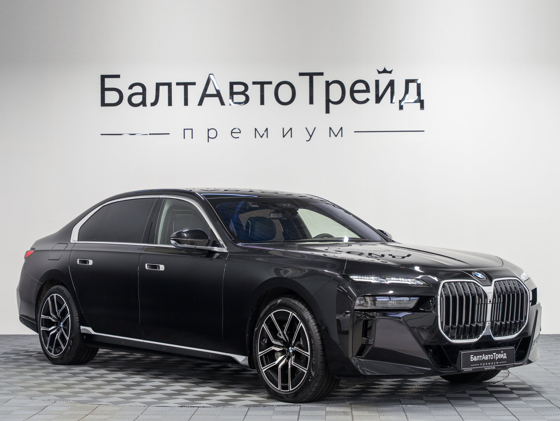 Автомобиль BMW 7 серии 740i xDrive 3.0 AT (380 л.с.) 4WD - 6