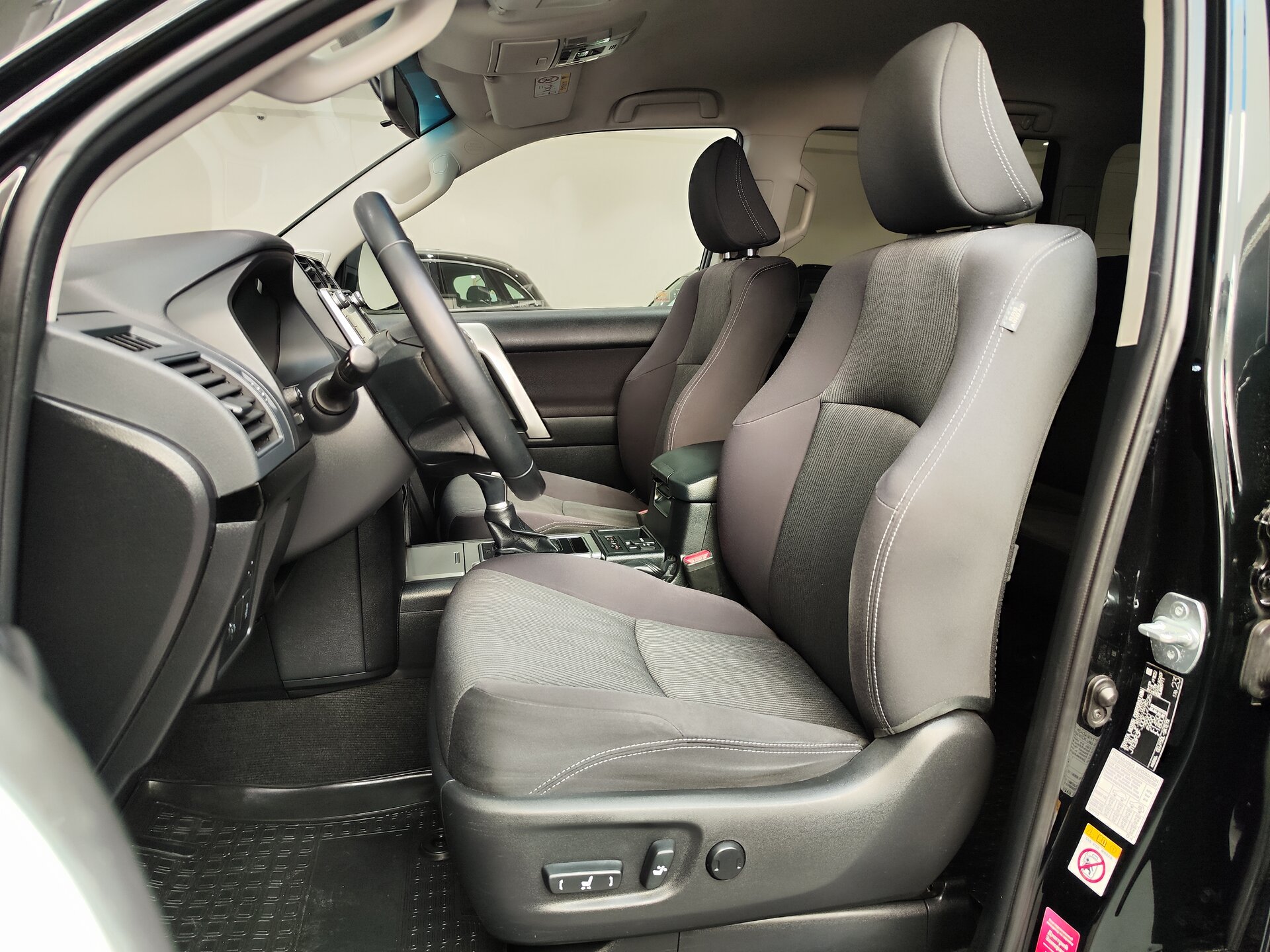 Автомобиль Toyota Land Cruiser Prado 2.8d AT (177 л.с.) 4WD - 8