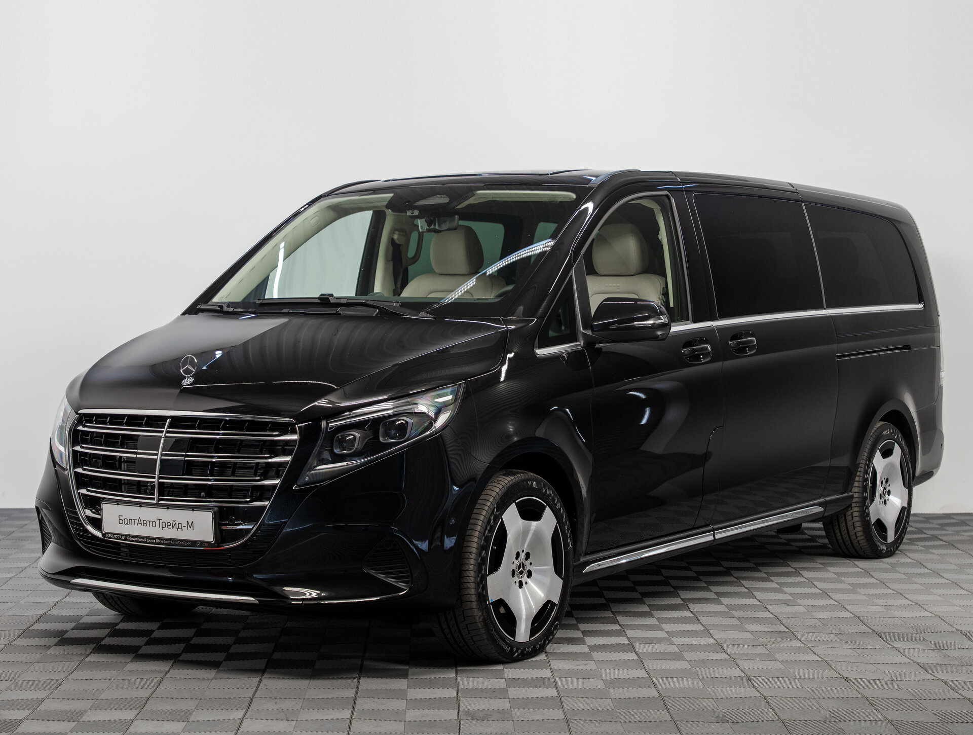 Автомобиль Mercedes-Benz V-Класс 300 d экстра длинный 2.0d AT (237 л.с.) 4WD - 1