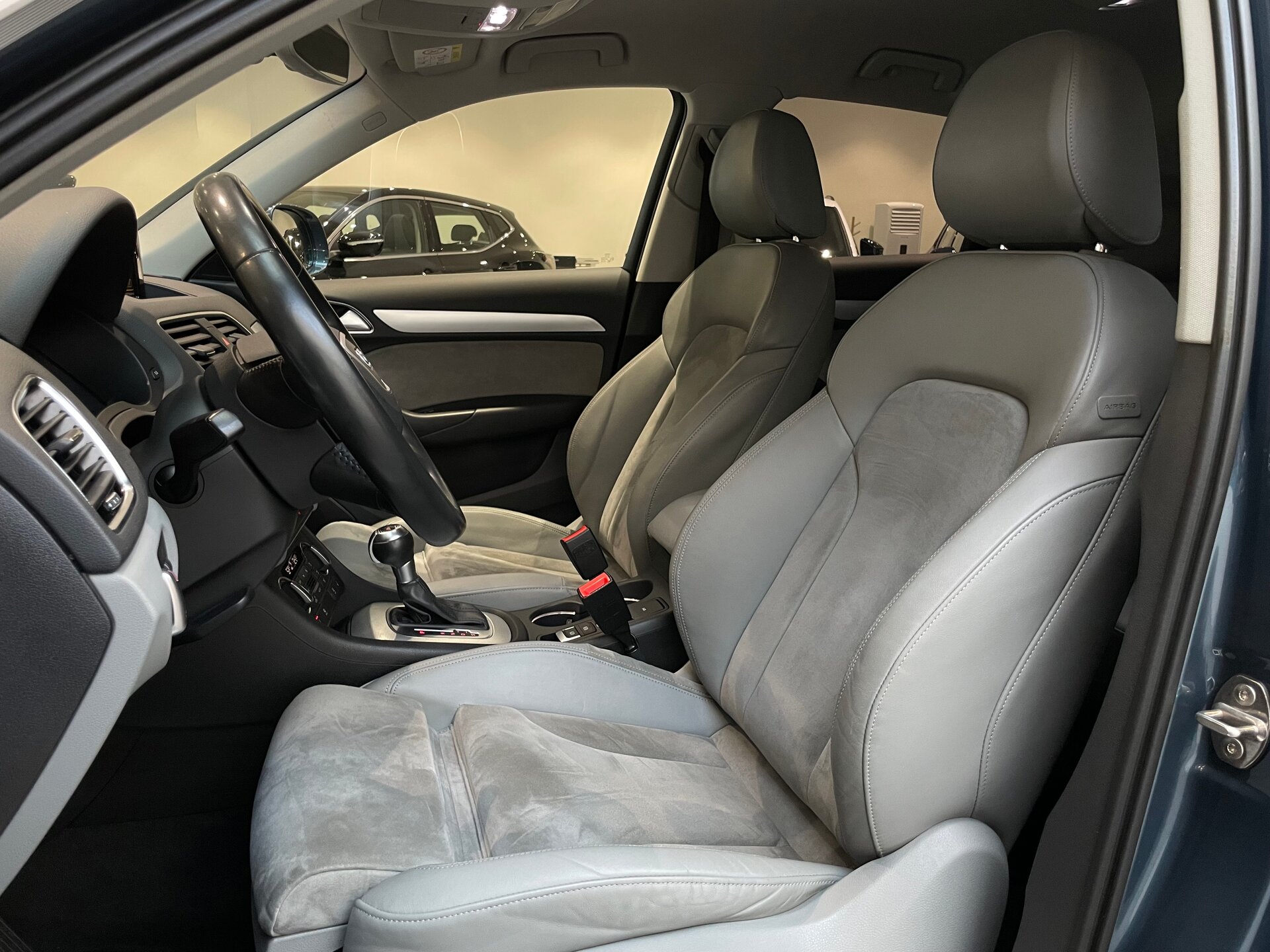 Автомобиль Audi Q3 2.0 AMT (180 л.с.) 4WD - 8
