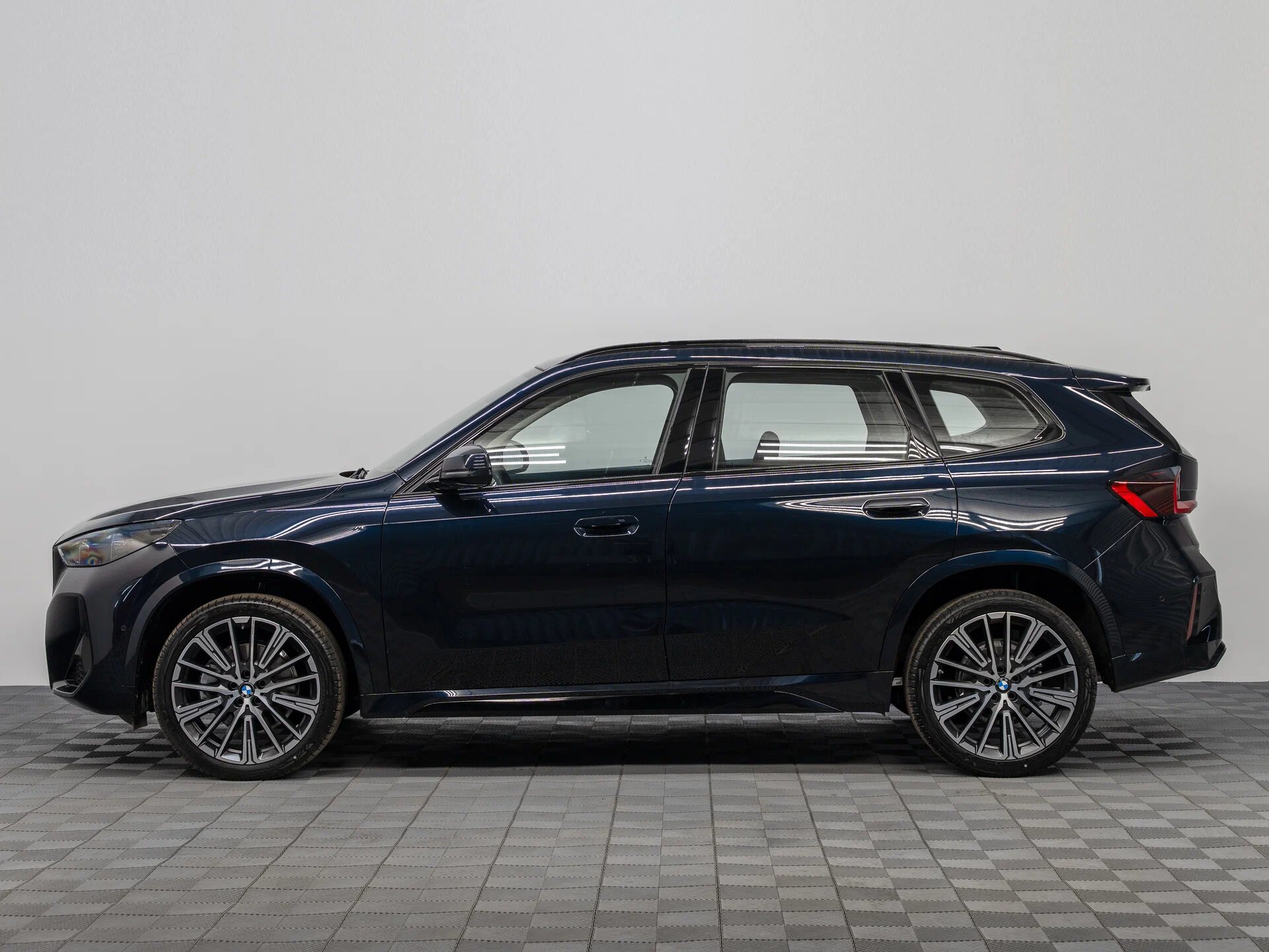 Автомобиль BMW X1 25Li xDrive 2.0 AMT (204 л.с.) 4WD - 5
