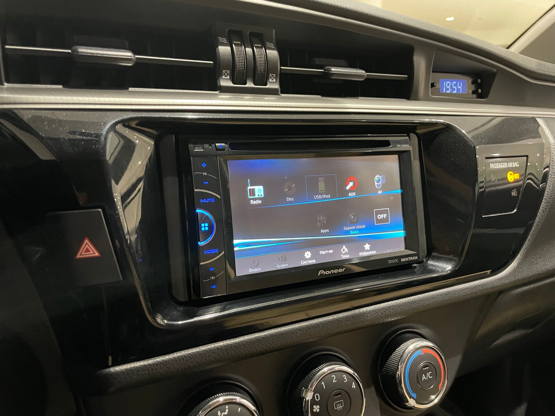 Автомобиль Toyota Corolla 1.6 CVT (122 л.с.) - 20