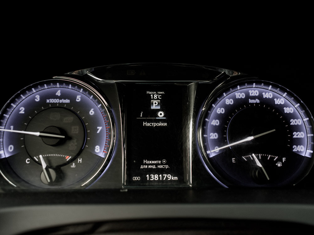 Купить Toyota Camry 2.5 AT (181 л.с.), 2017 в Екатеренбурге
