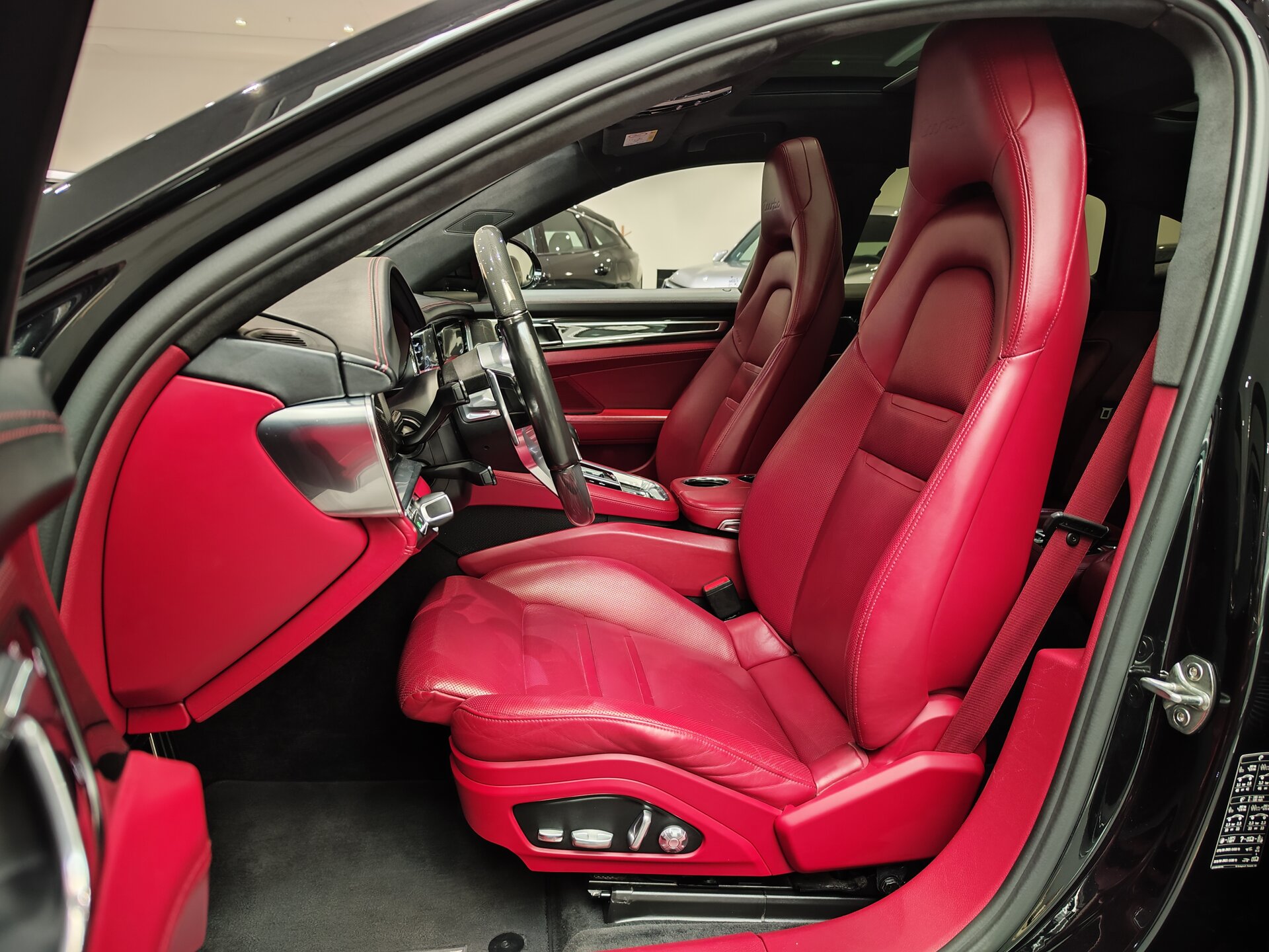 Автомобиль Porsche Panamera Turbo 4.0 AMT (550 л.с.) 4WD - 8