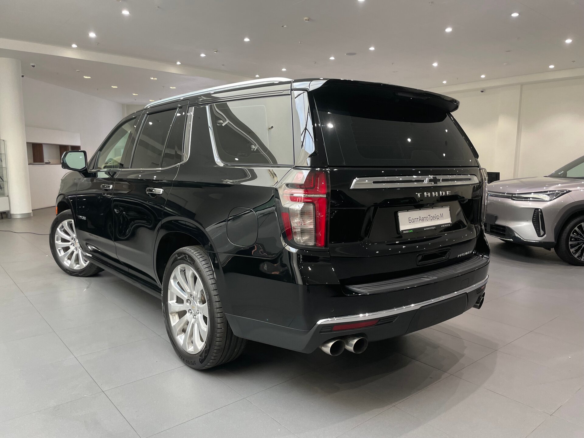 Автомобиль Chevrolet Tahoe 5.3 AT (360 л.с.) 4WD - 4