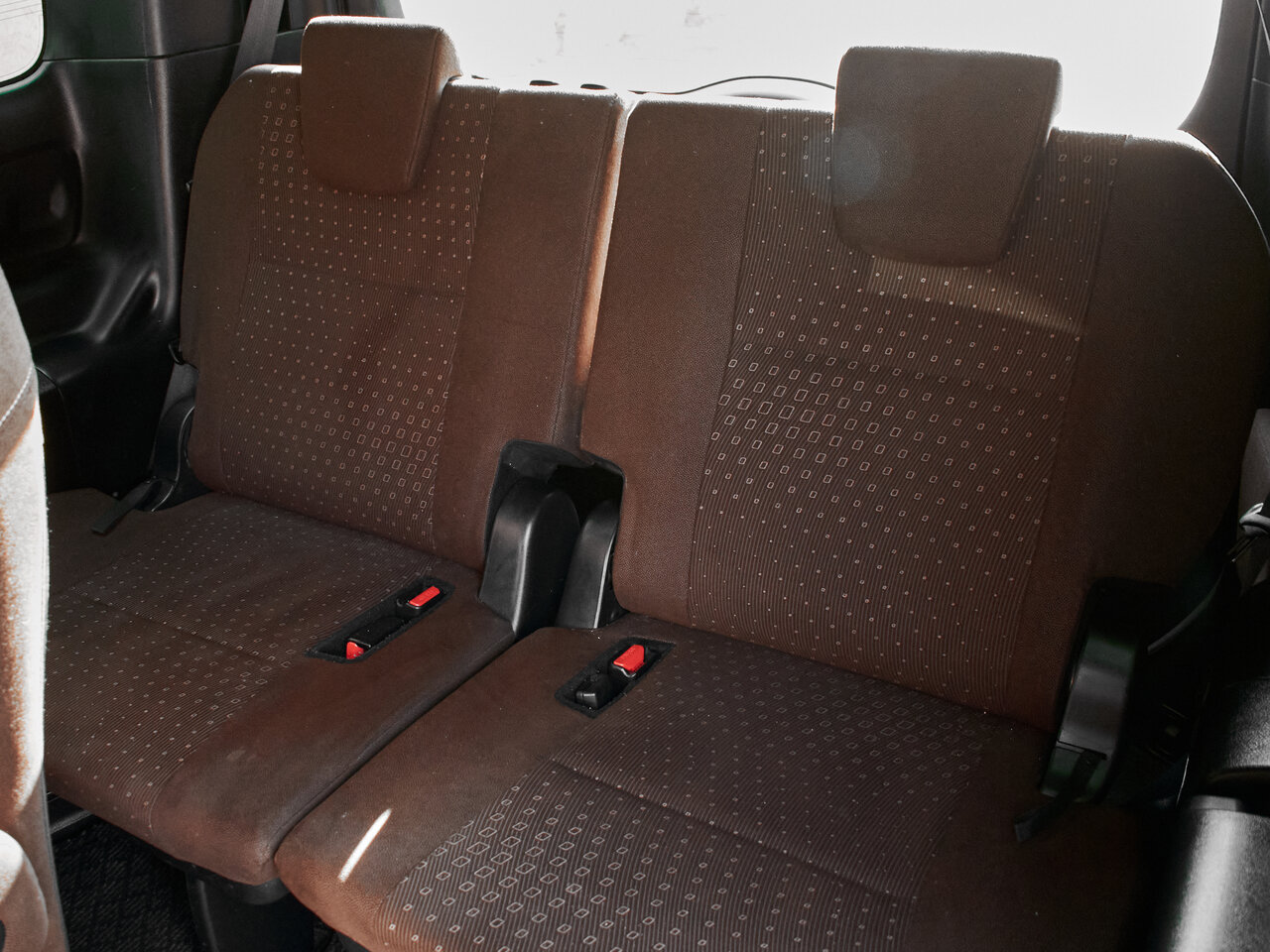 Купить Toyota Noah 1.8hyb CVT (99 л.с.), 2018 в Екатеренбурге