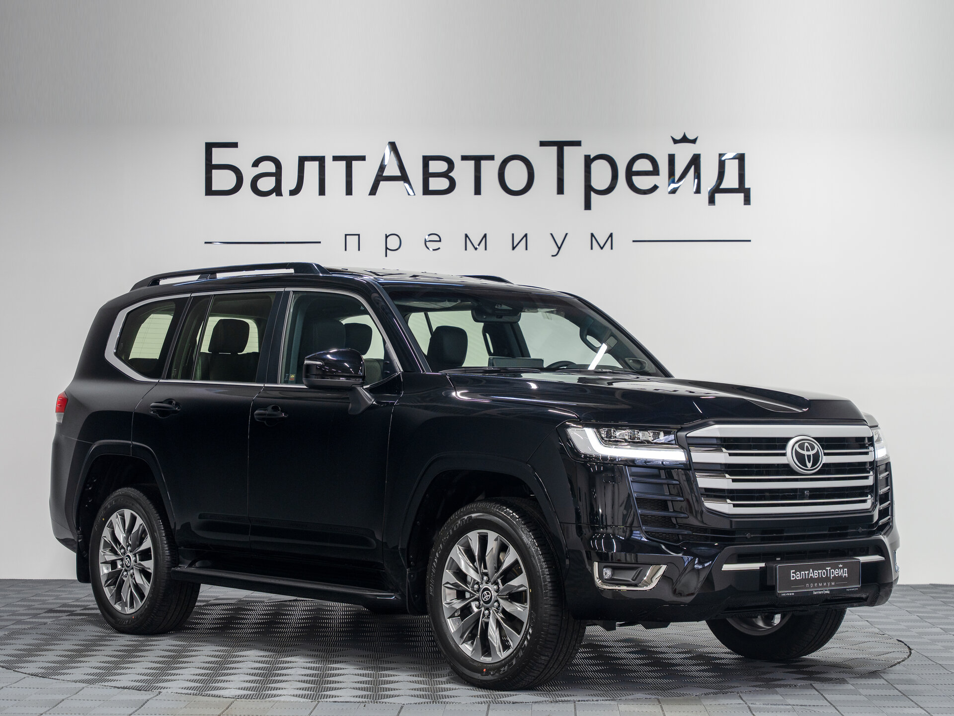Автомобиль Toyota Land Cruiser 3.4 AT (415 л.с.) 4WD - 5