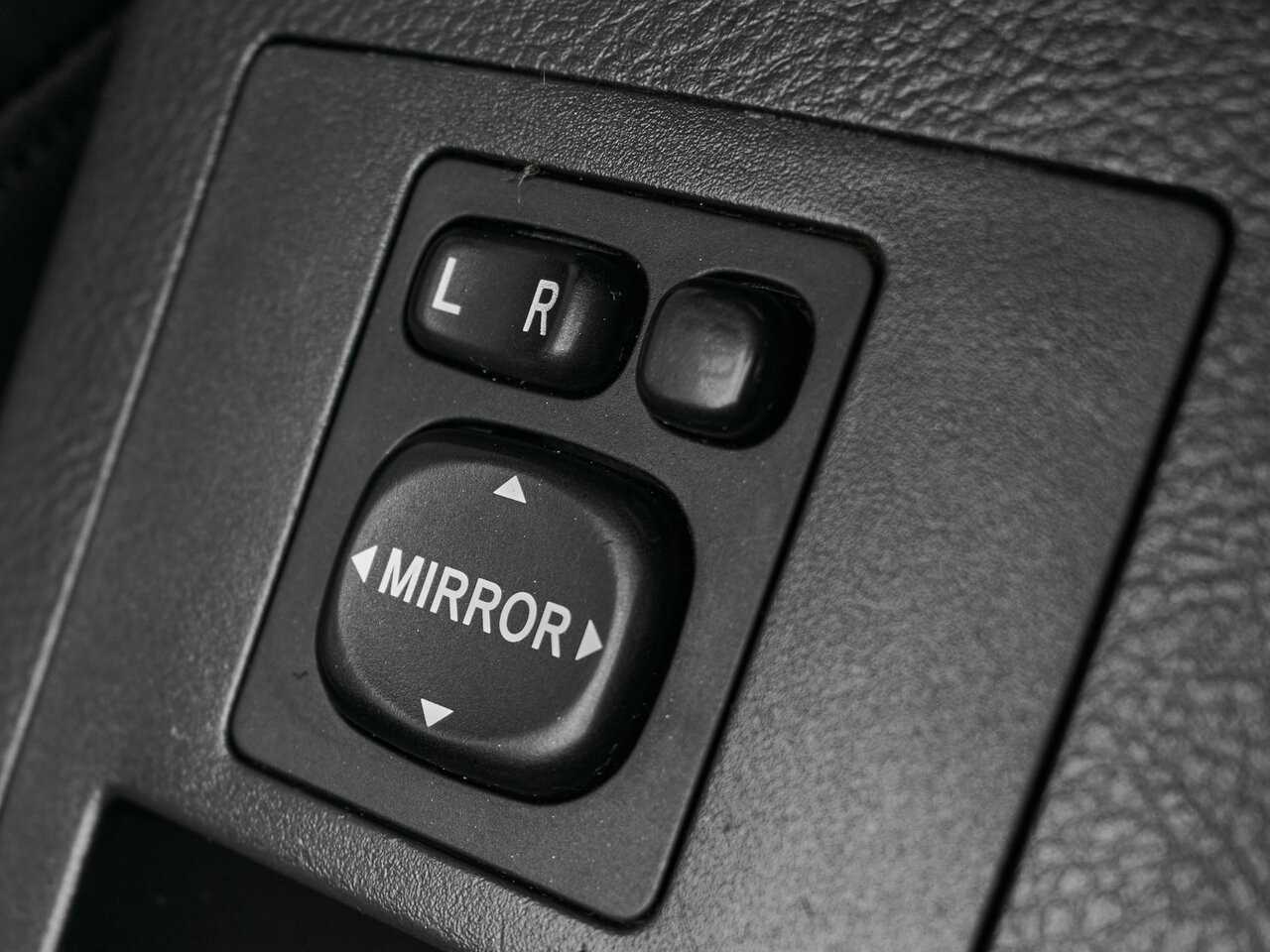 Купить Toyota RAV4 2.0 AT (152 л.с.) 4WD, 2006 в Екатеренбурге