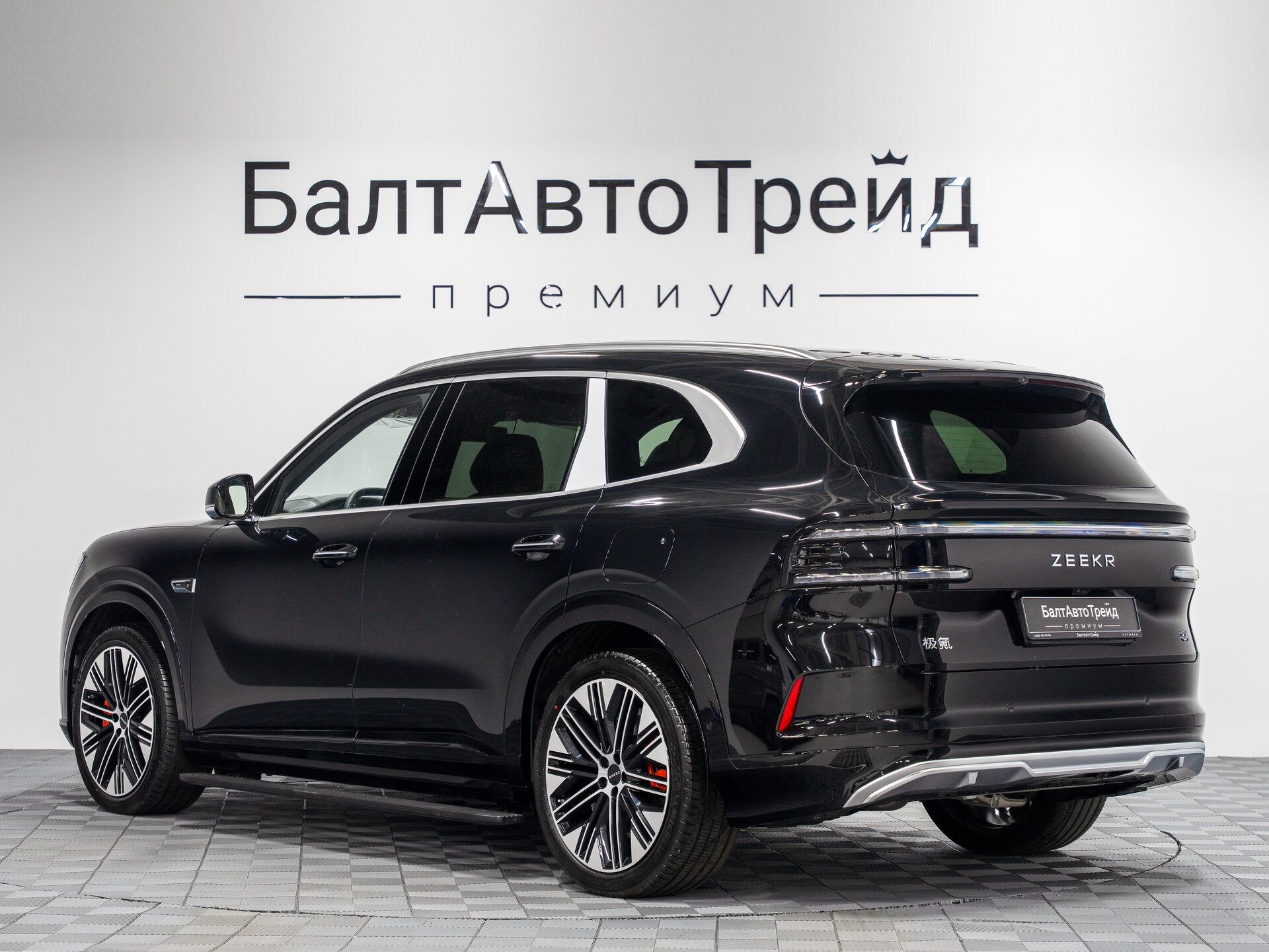 Автомобиль Zeekr 8X 70 kWh 2.0hyb AT (898 л.с.) 4WD - 10