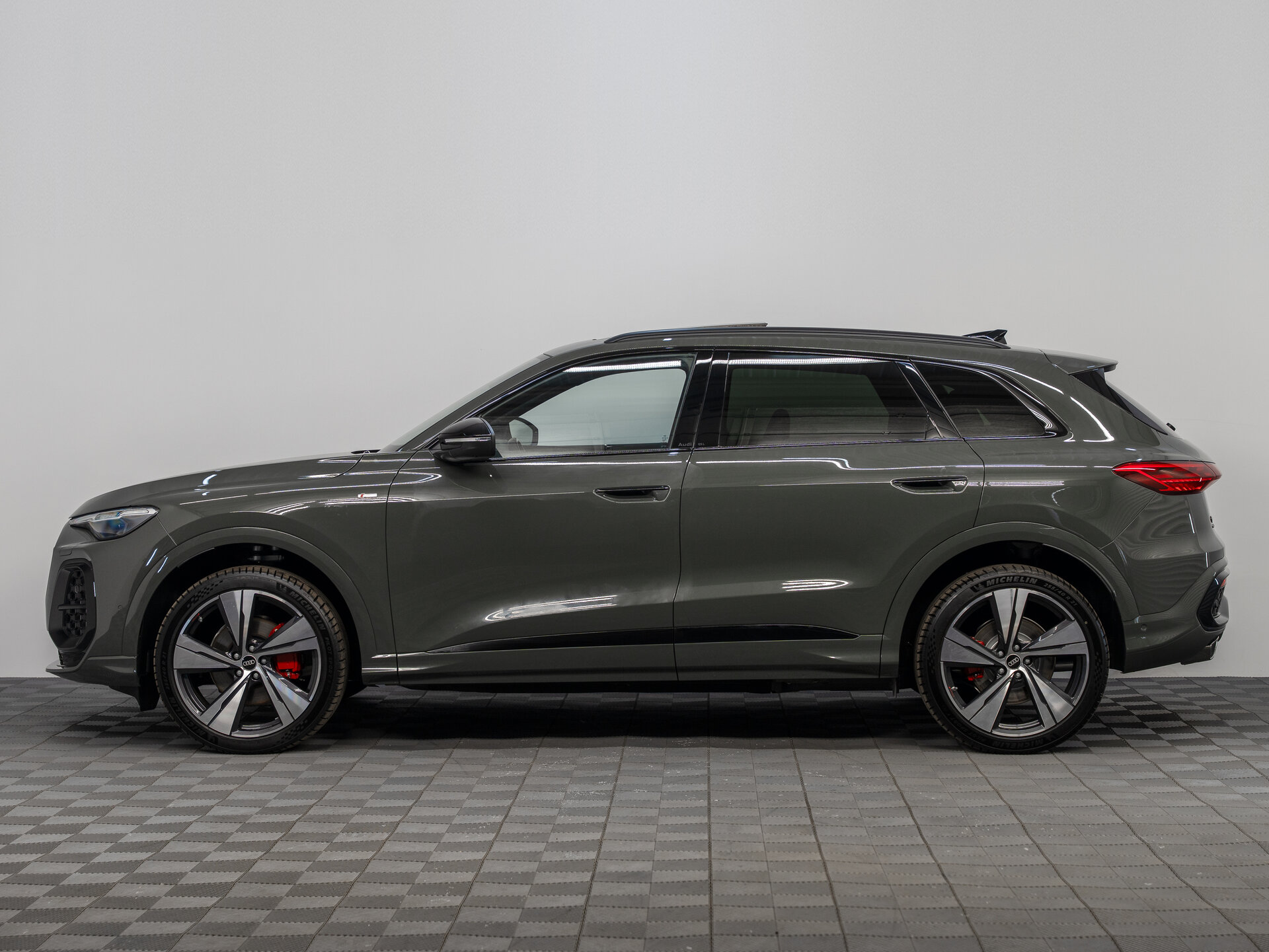Автомобиль Audi Q5 L 2.0 AMT (272 л.с.) 4WD - 8