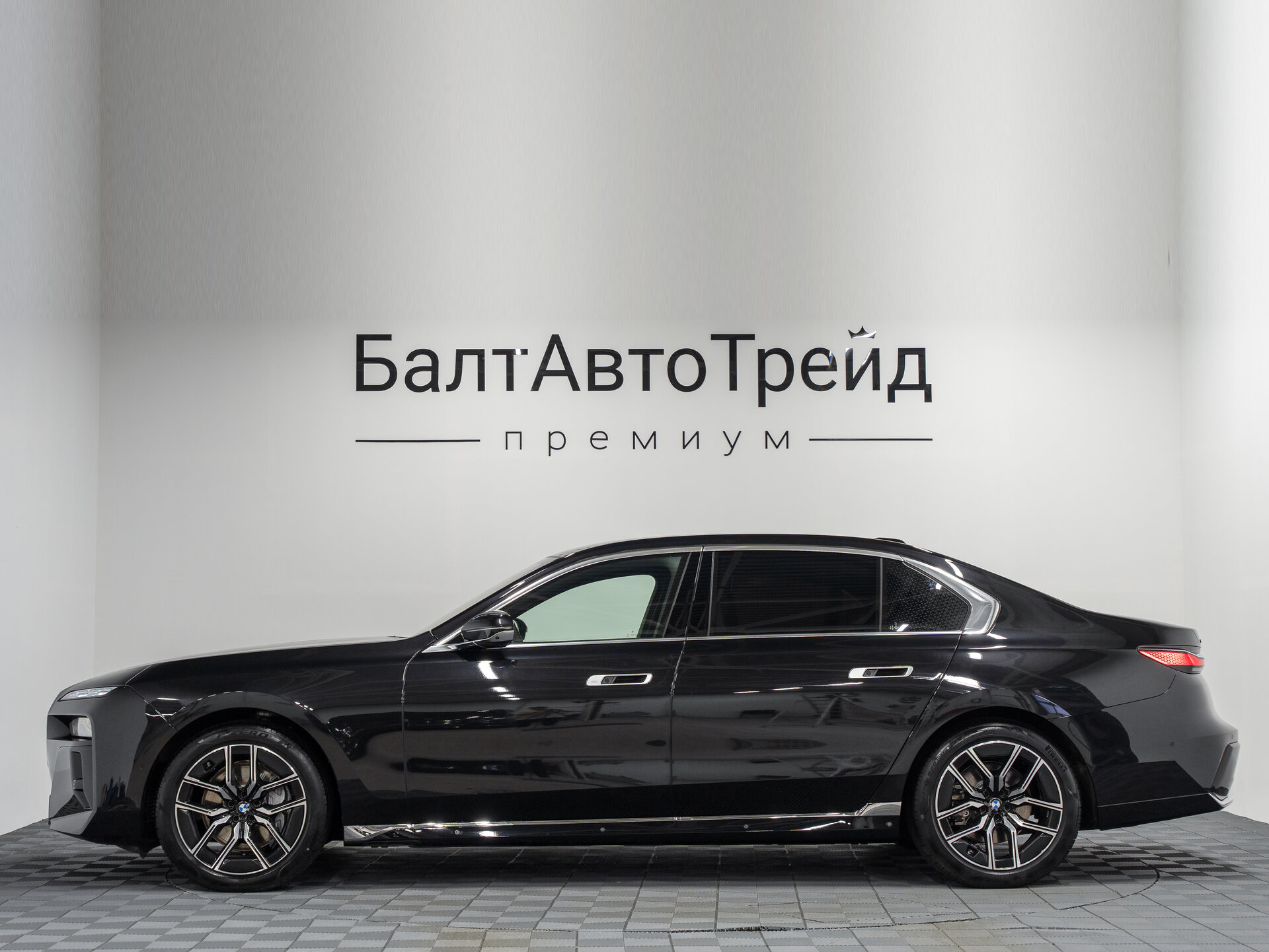 Автомобиль BMW 7 серии 740i xDrive 3.0 AT (380 л.с.) 4WD - 12