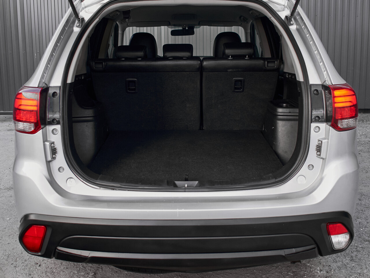 Купить Mitsubishi Outlander 2.4 CVT (167 л.с.) 4WD, 2016 в Екатеренбурге