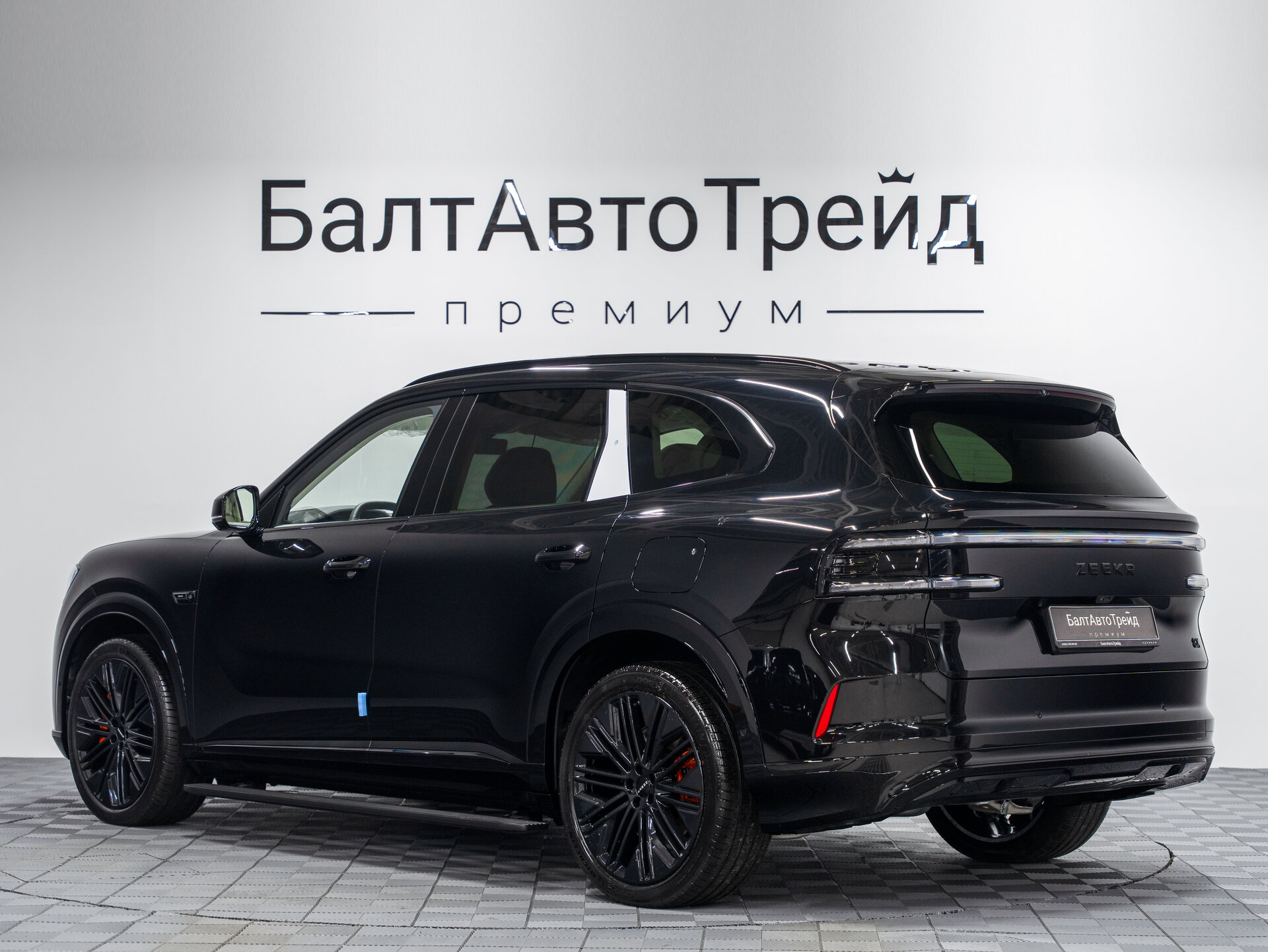 Автомобиль Zeekr 8X 70 kWh 2.0hyb AT (898 л.с.) 4WD - 10