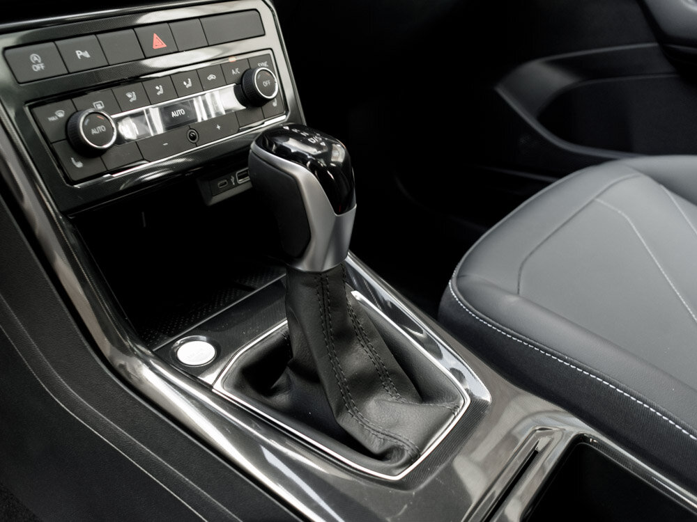 Купить Volkswagen Tharu XR 300 TSI 1.5 AMT (160 л.с.), 2025 в Екатеренбурге