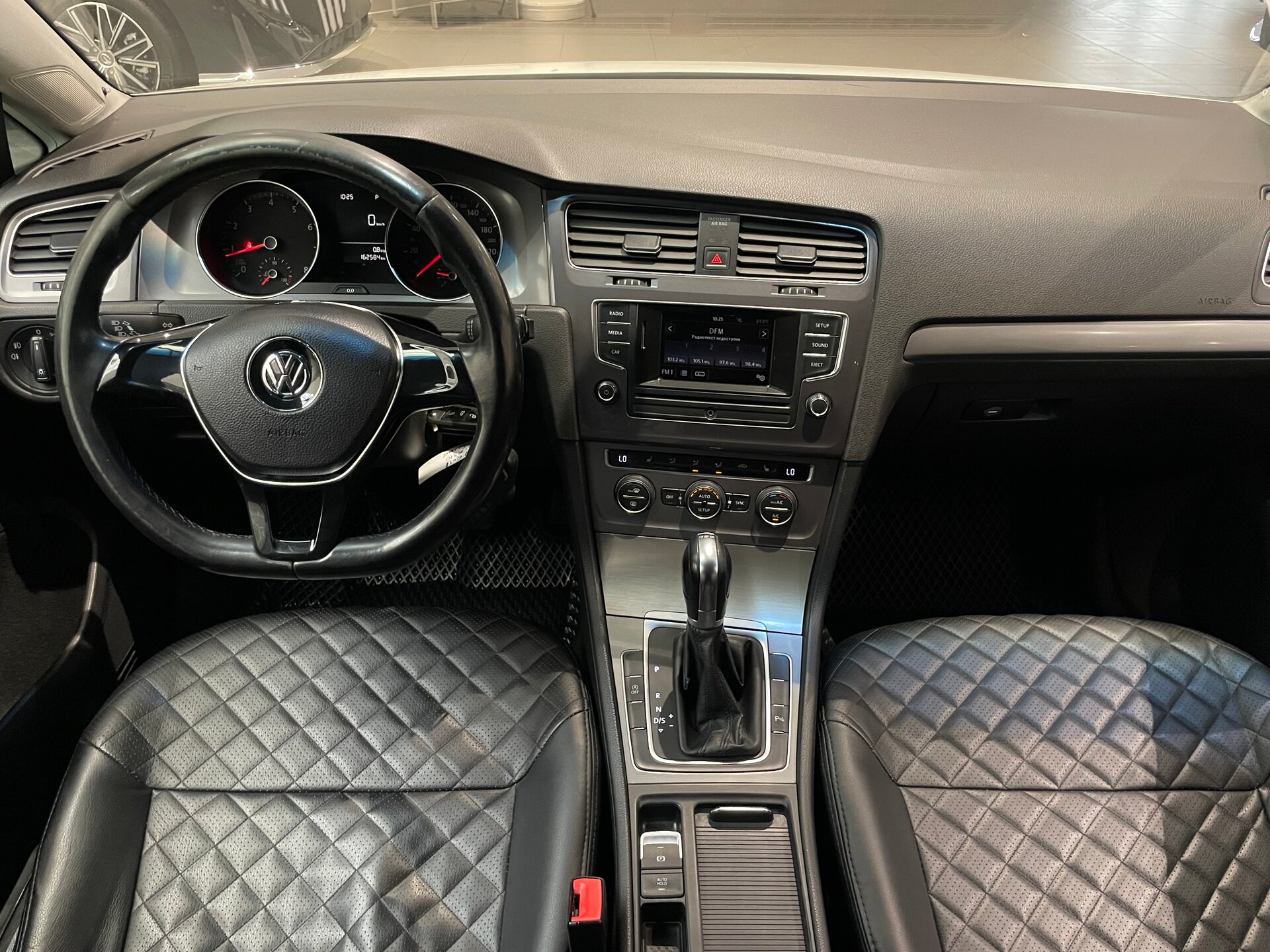 Автомобиль Volkswagen Golf 1.4 AMT (122 л.с.) - 13
