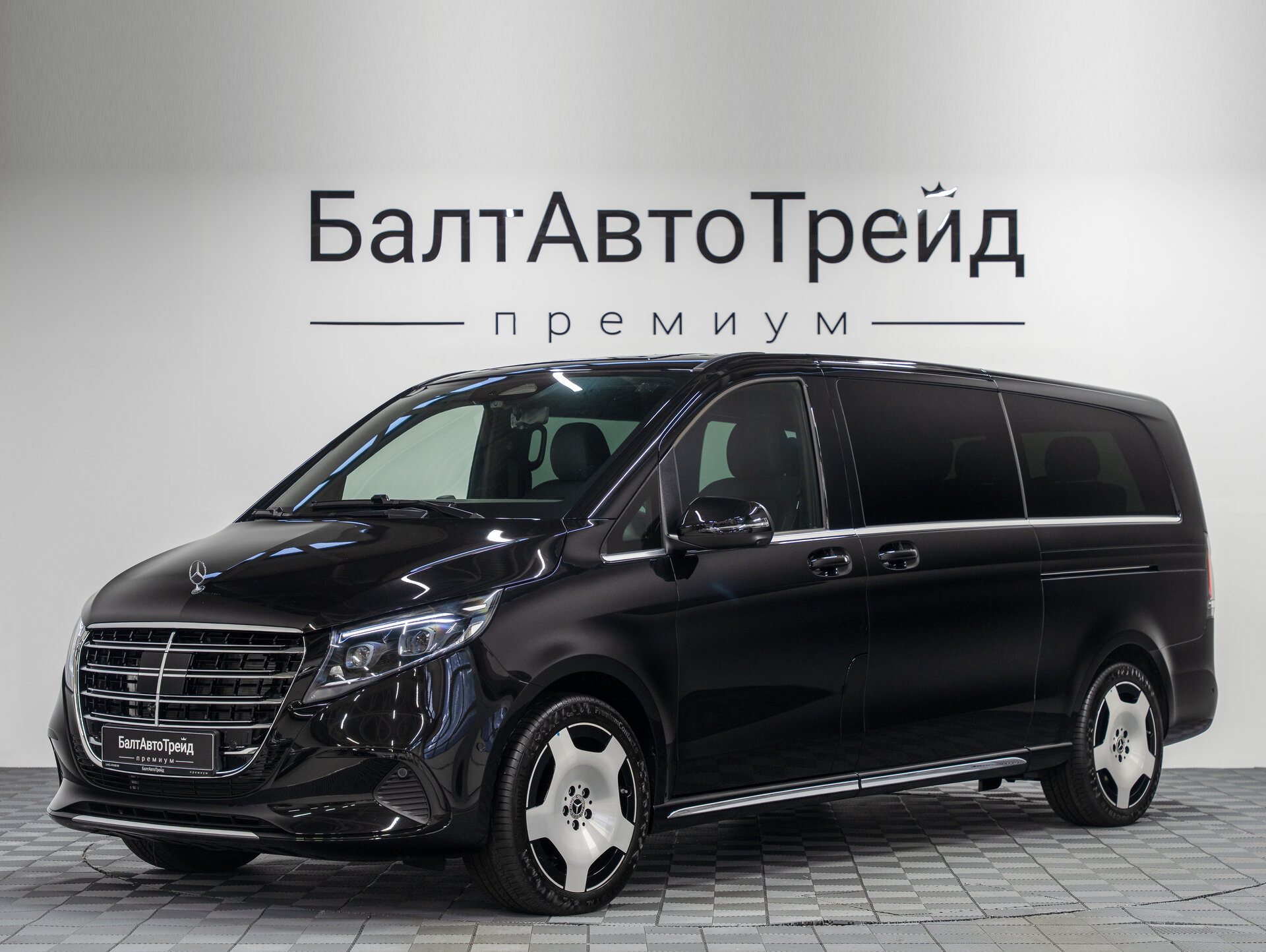 Автомобиль Mercedes-Benz V-Класс 300 d экстра длинный 2.0d AT (237 л.с.) 4WD - 1