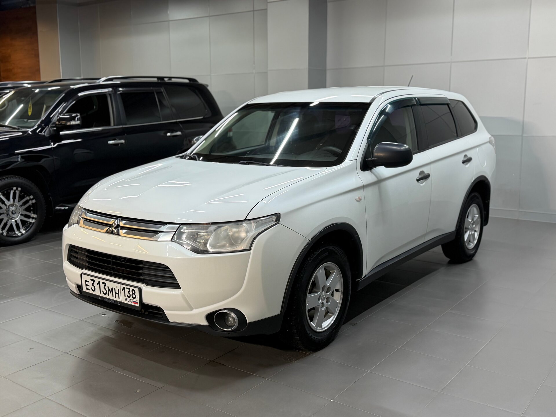 Mitsubishi Outlander — фото 1