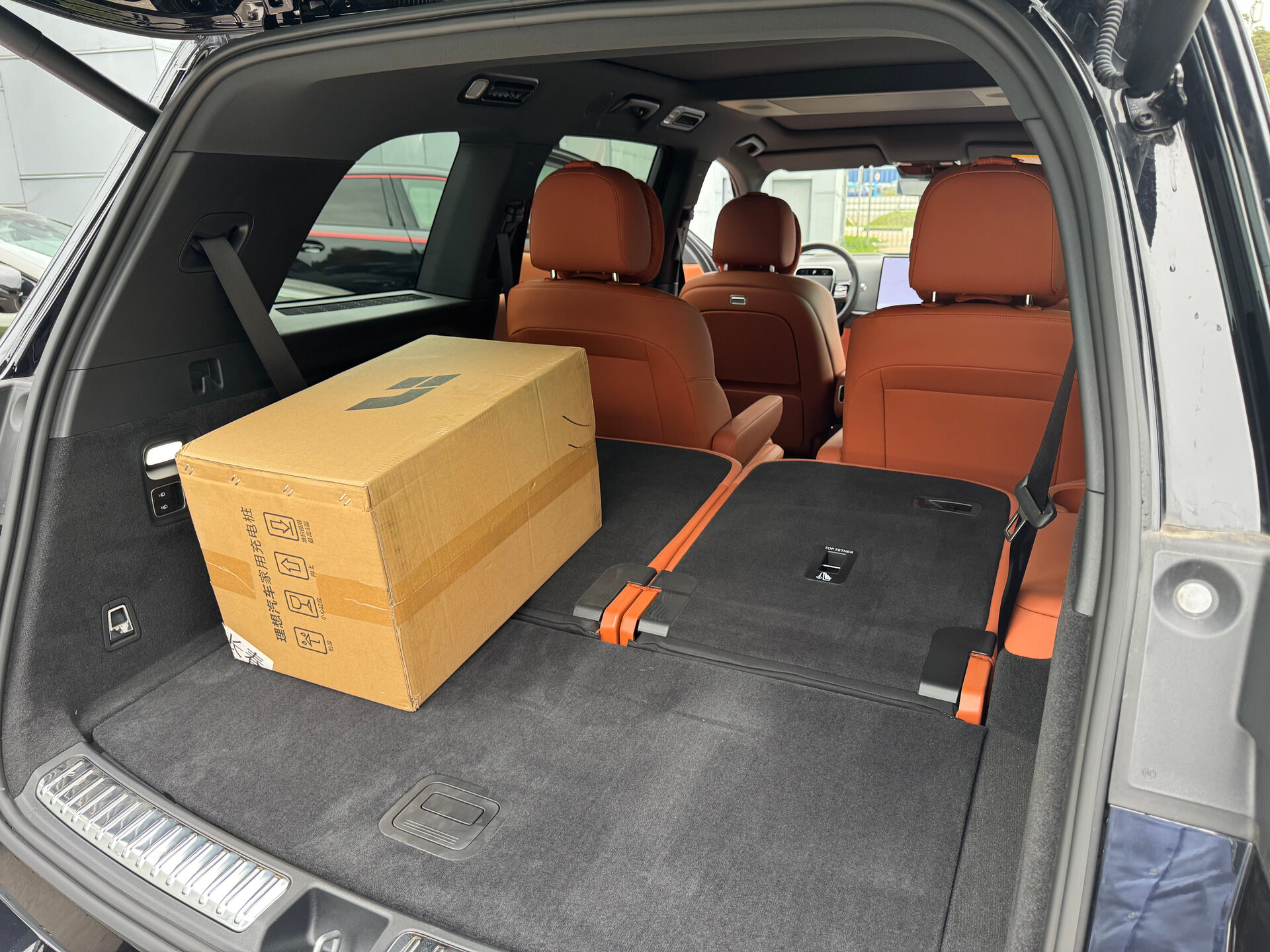 Автомобиль LiXiang L9 52.3 kWh 1.5hyb AT (449 л.с.) 4WD - 19