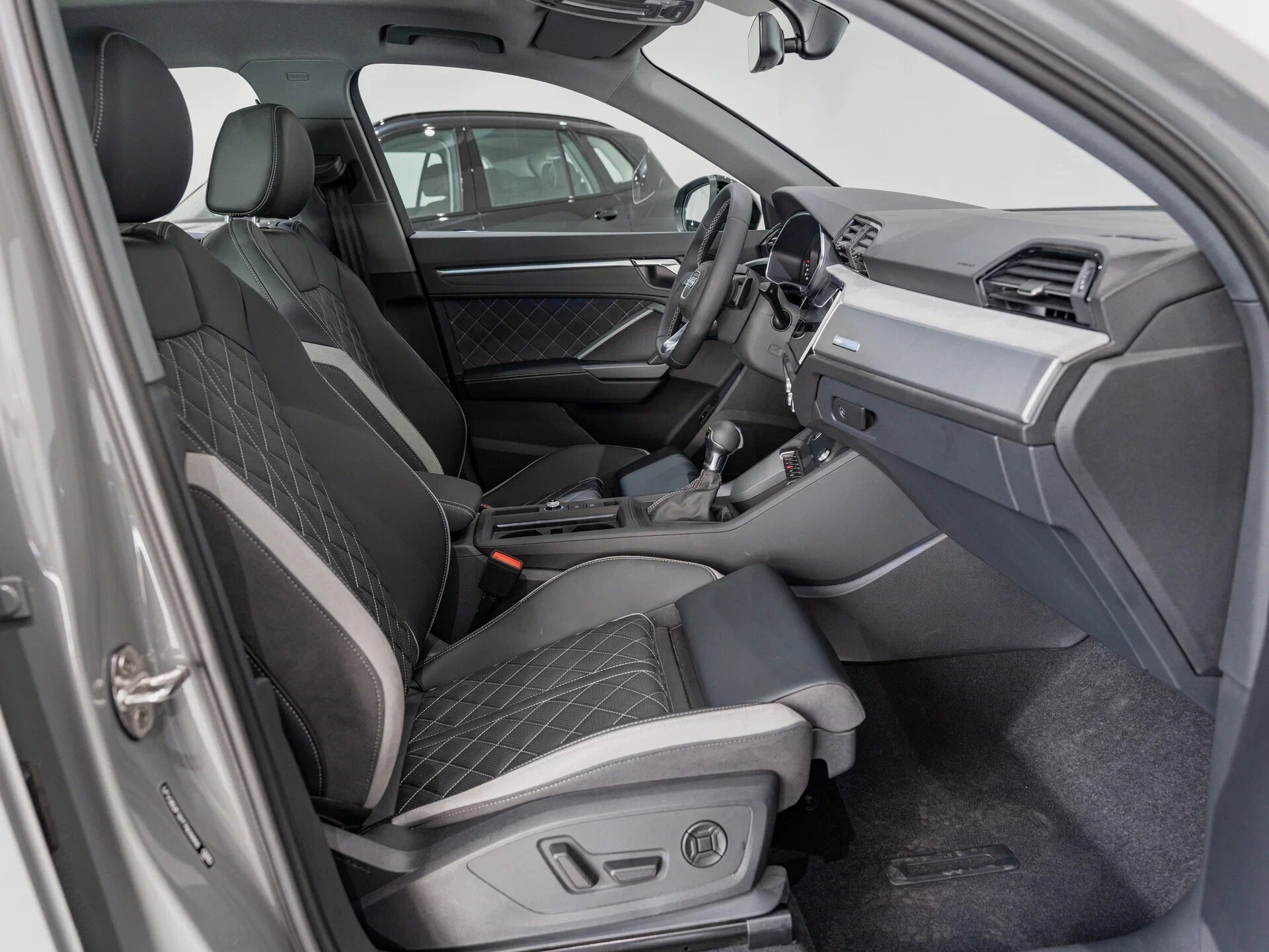 Автомобиль Audi Q3 35 TFSI 1.5 AMT (160 л.с.) - 10