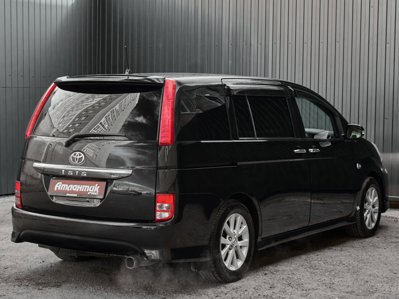 Купить Toyota ISis 1.8 CVT (144 л.с.), 2010 в Екатеренбурге
