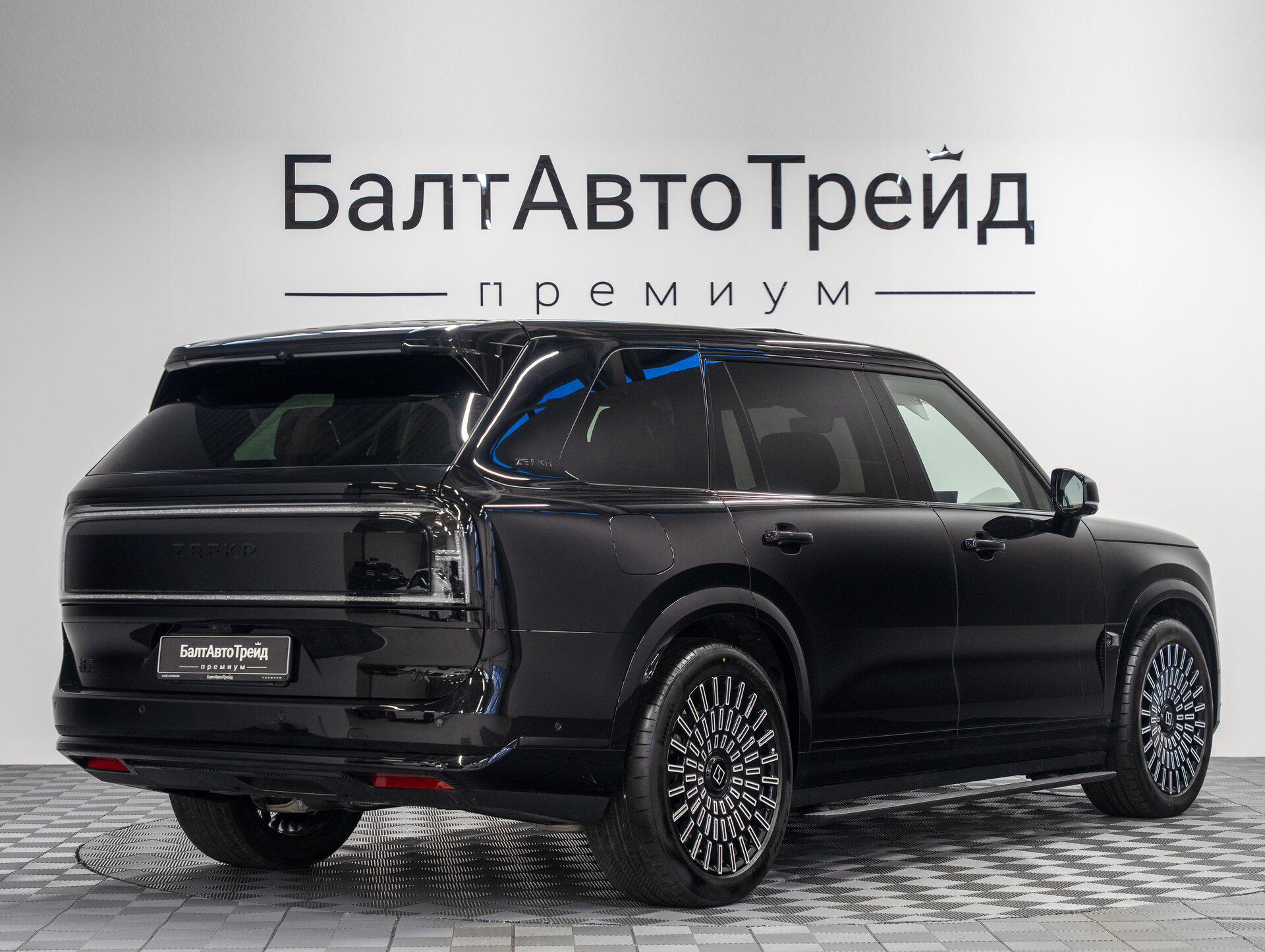 Автомобиль Zeekr 9X 55 kWh (до 3.5 т) 2.0hyb AT (898 л.с.) 4WD - 2