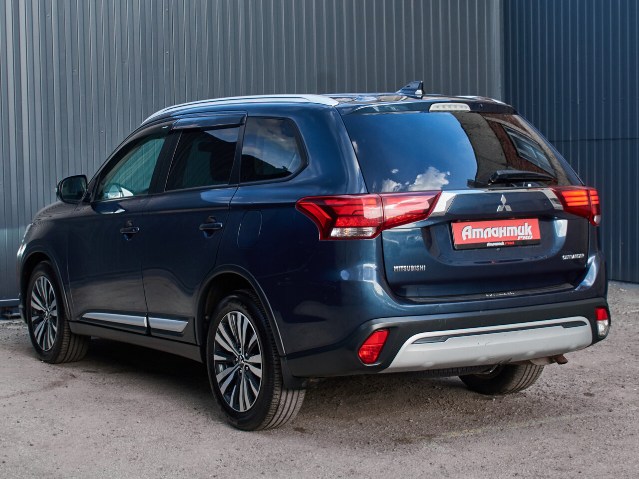 Купить Mitsubishi Outlander 2.0 CVT (146 л.с.) 4WD, 2019 в Екатеренбурге