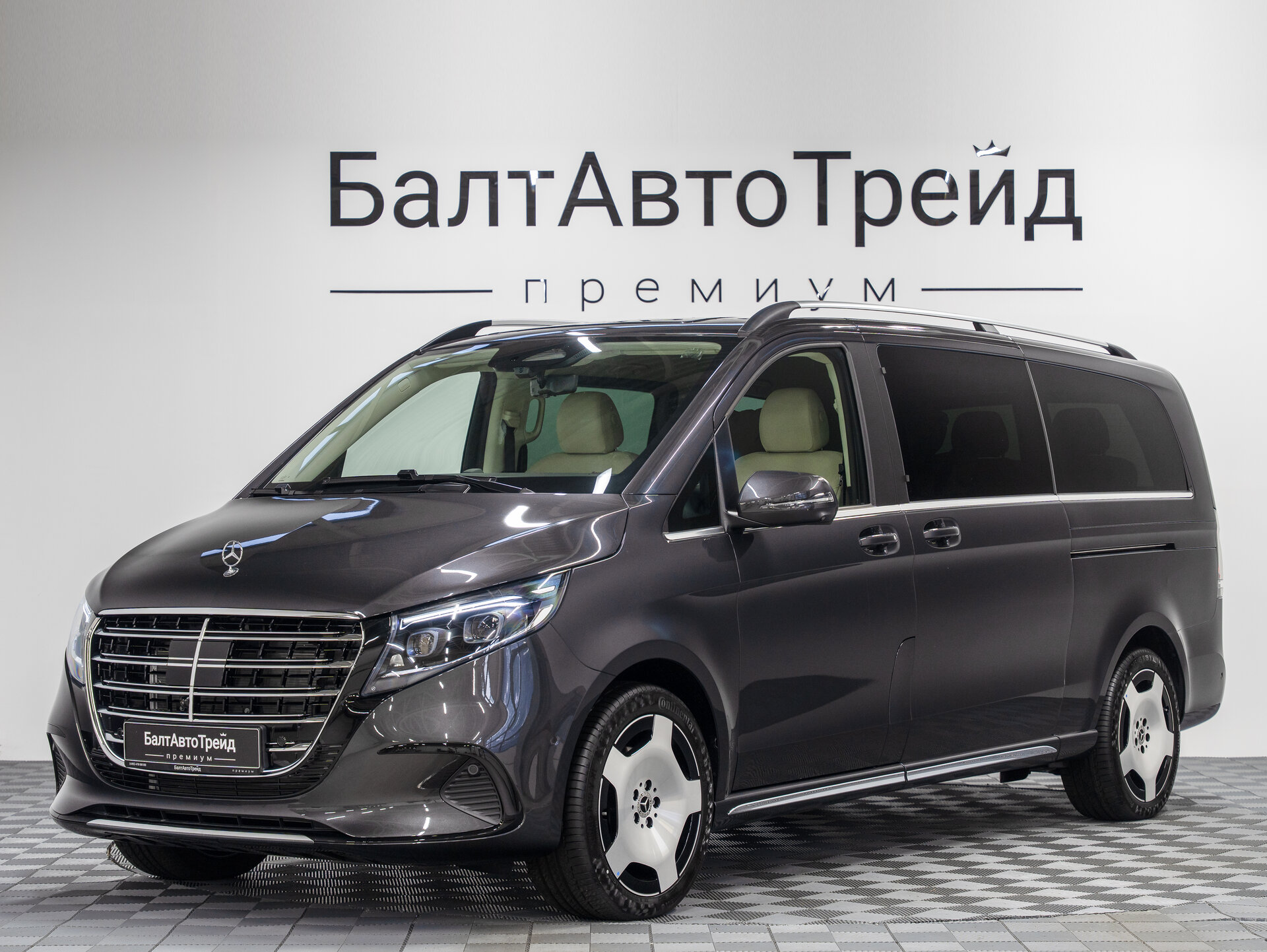 Автомобиль Mercedes-Benz V-Класс 300 d экстра длинный 2.0d AT (237 л.с.) 4WD - 1