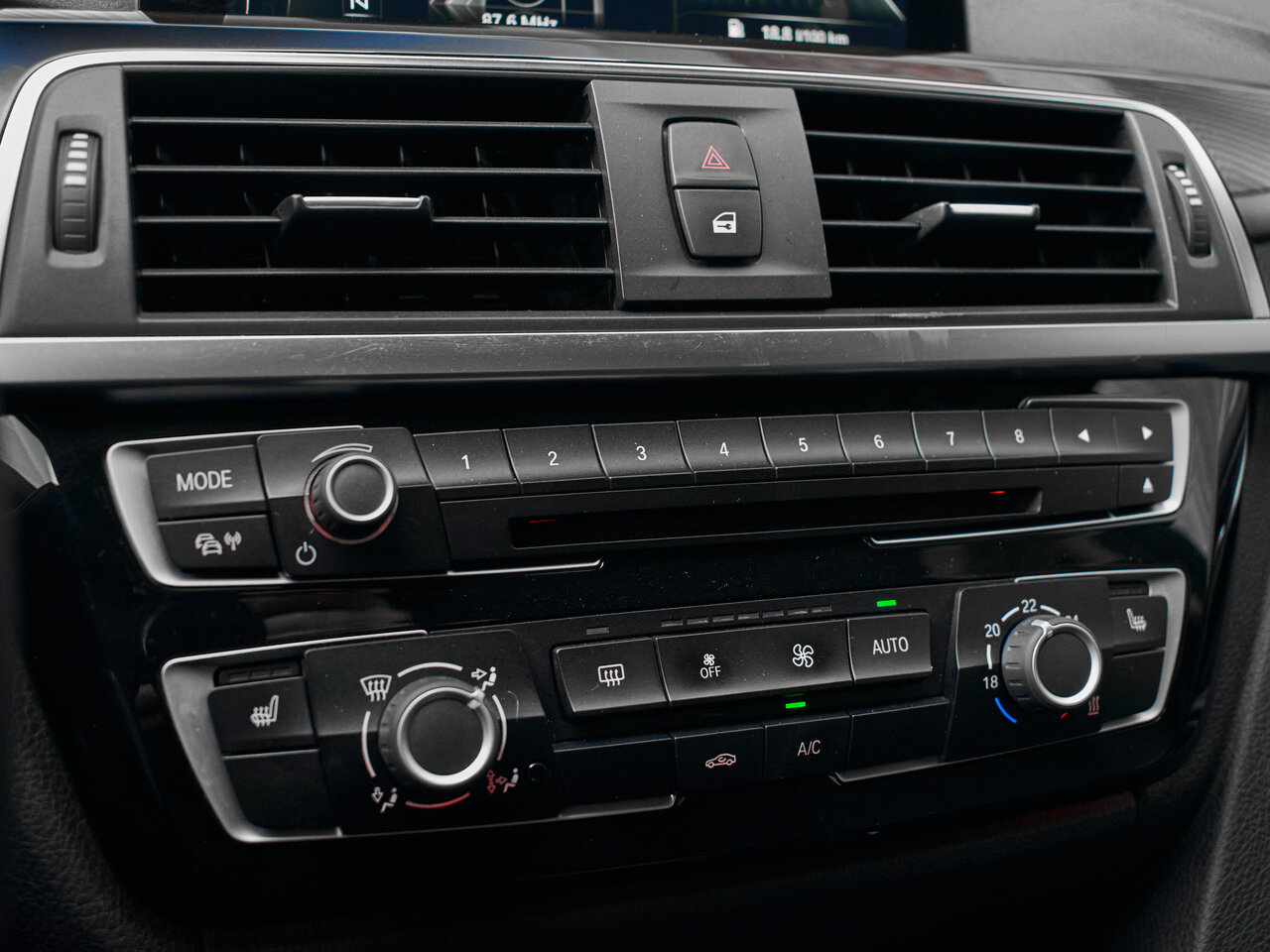 Купить BMW 3 серии 320i 2.0 AT (184 л.с.), 2017 в Екатеренбурге