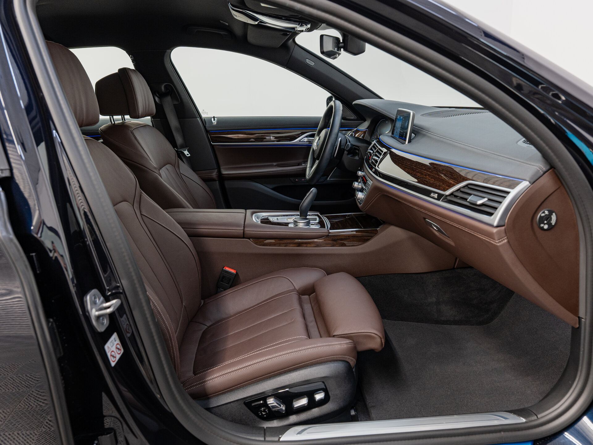 Автомобиль BMW 7 серии 730i 2.0 AT (249 л.с.) - 10