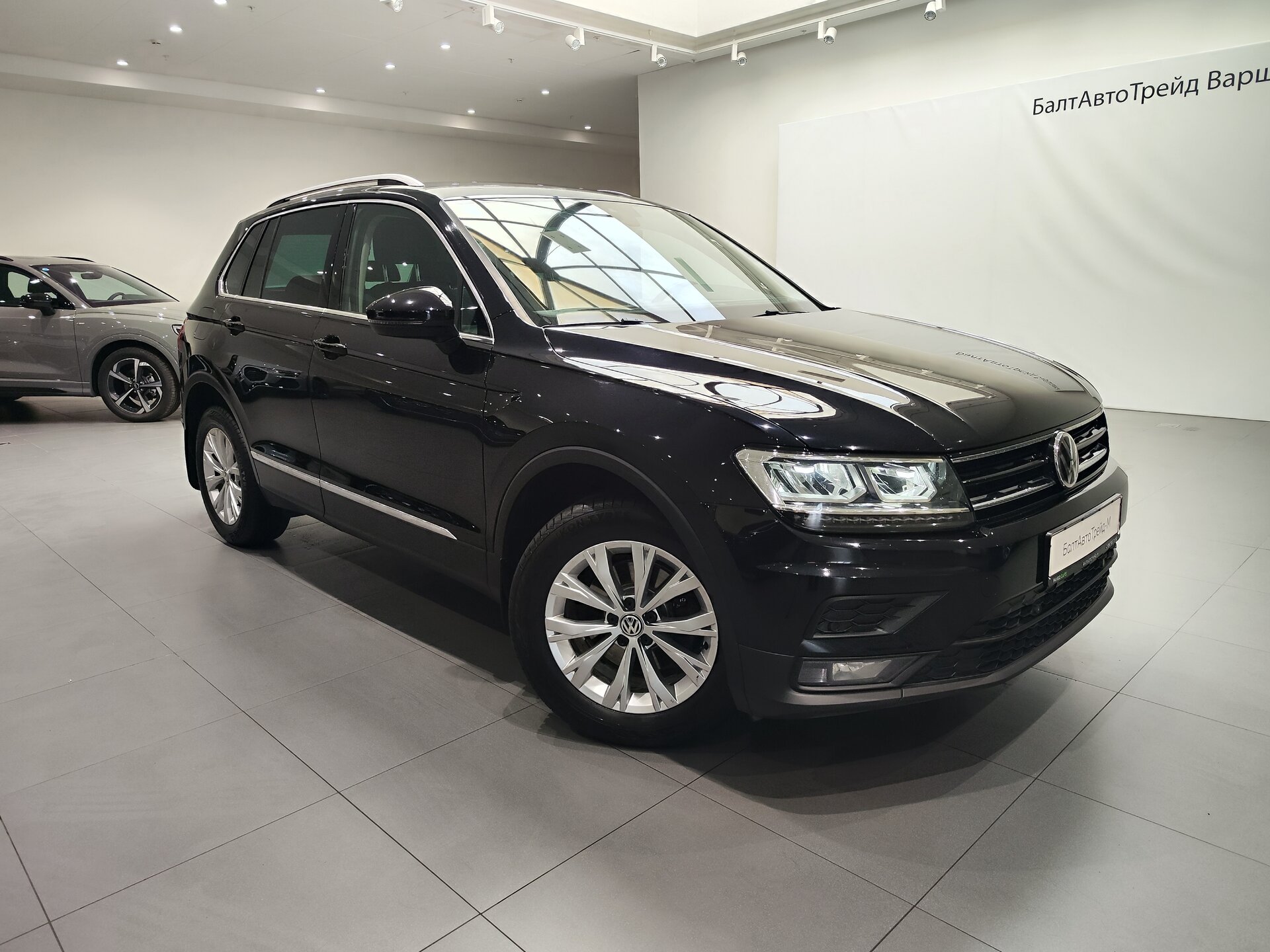 Автомобиль Volkswagen Tiguan 1.4 AMT (150 л.с.) 4WD - 3
