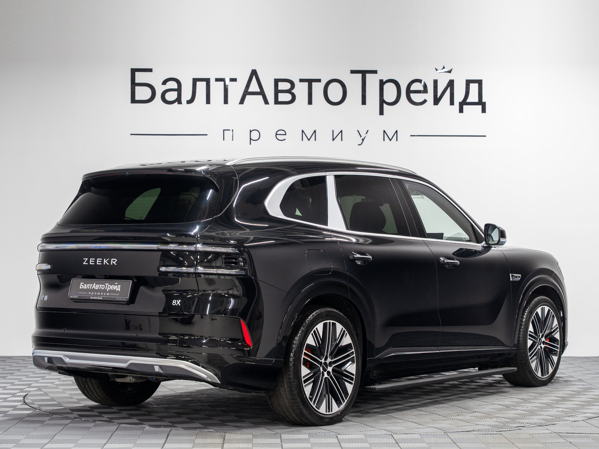 Автомобиль Zeekr 8X 70 kWh 2.0hyb AT (898 л.с.) 4WD - 7