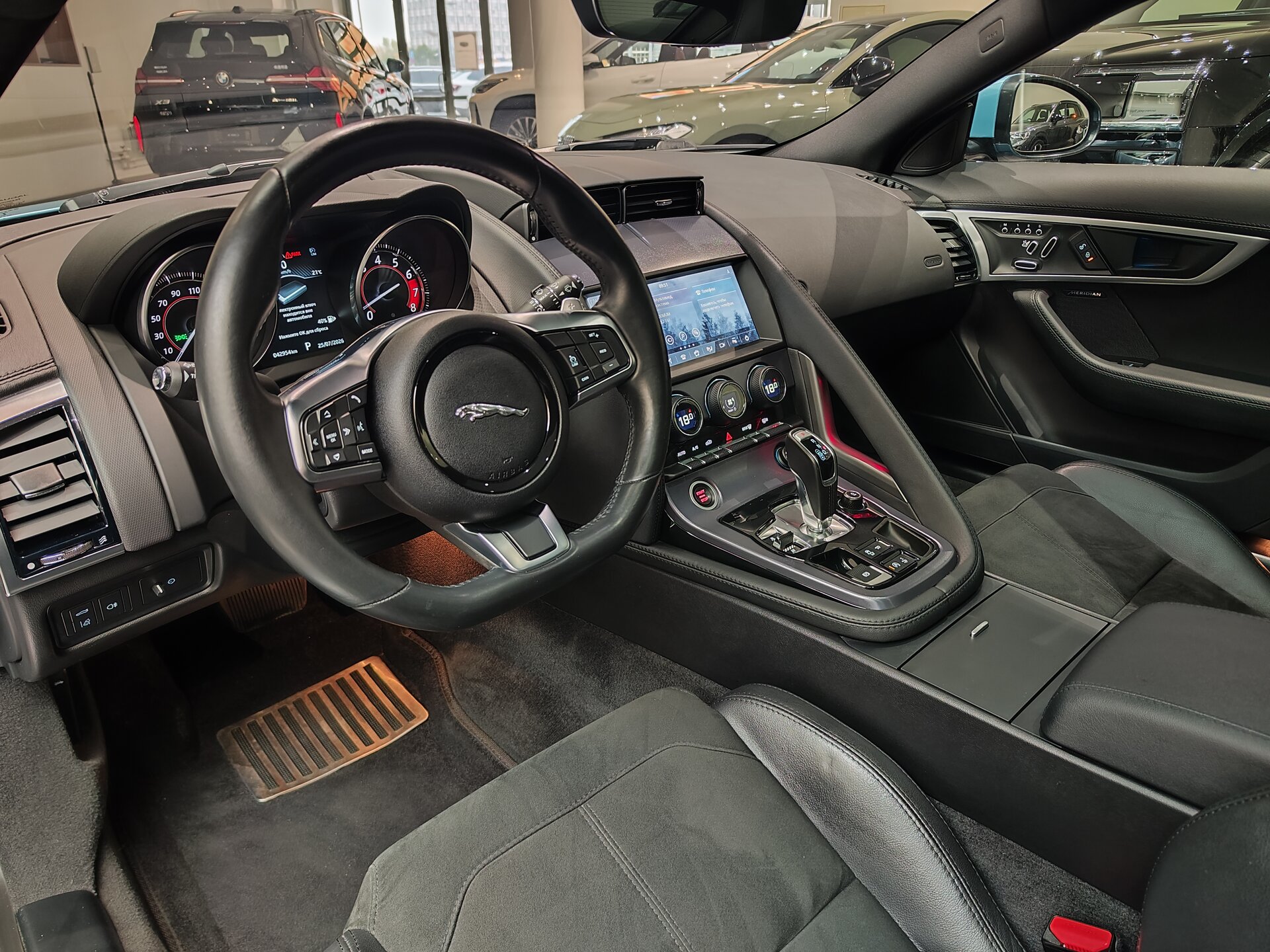 Автомобиль Jaguar F-Type 2.0 AT (300 л.с.) - 7