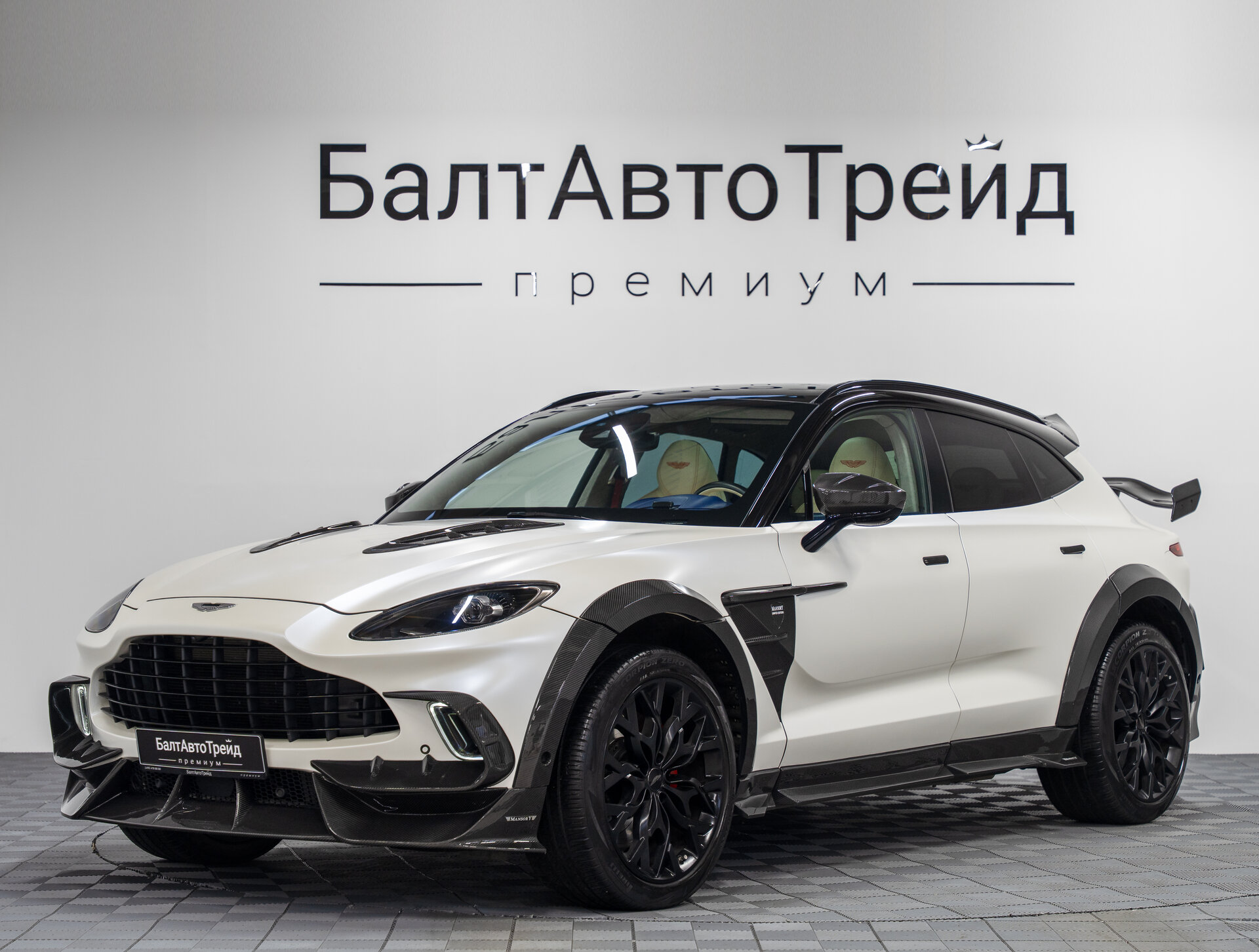 Автомобиль Aston Martin DBX 4.0 AT (550 л.с.) 4WD - 1