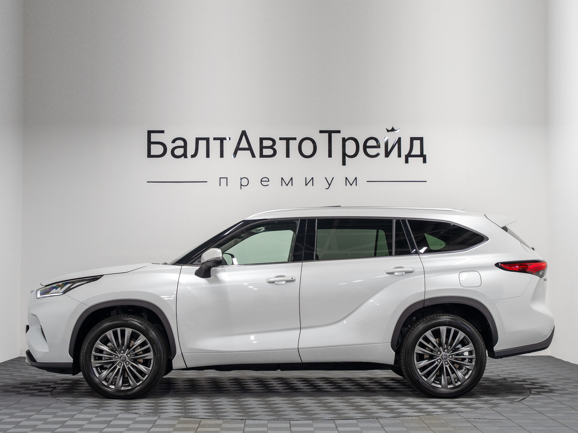 Автомобиль Toyota Highlander 2.0 AT (248 л.с.) 4WD - 11