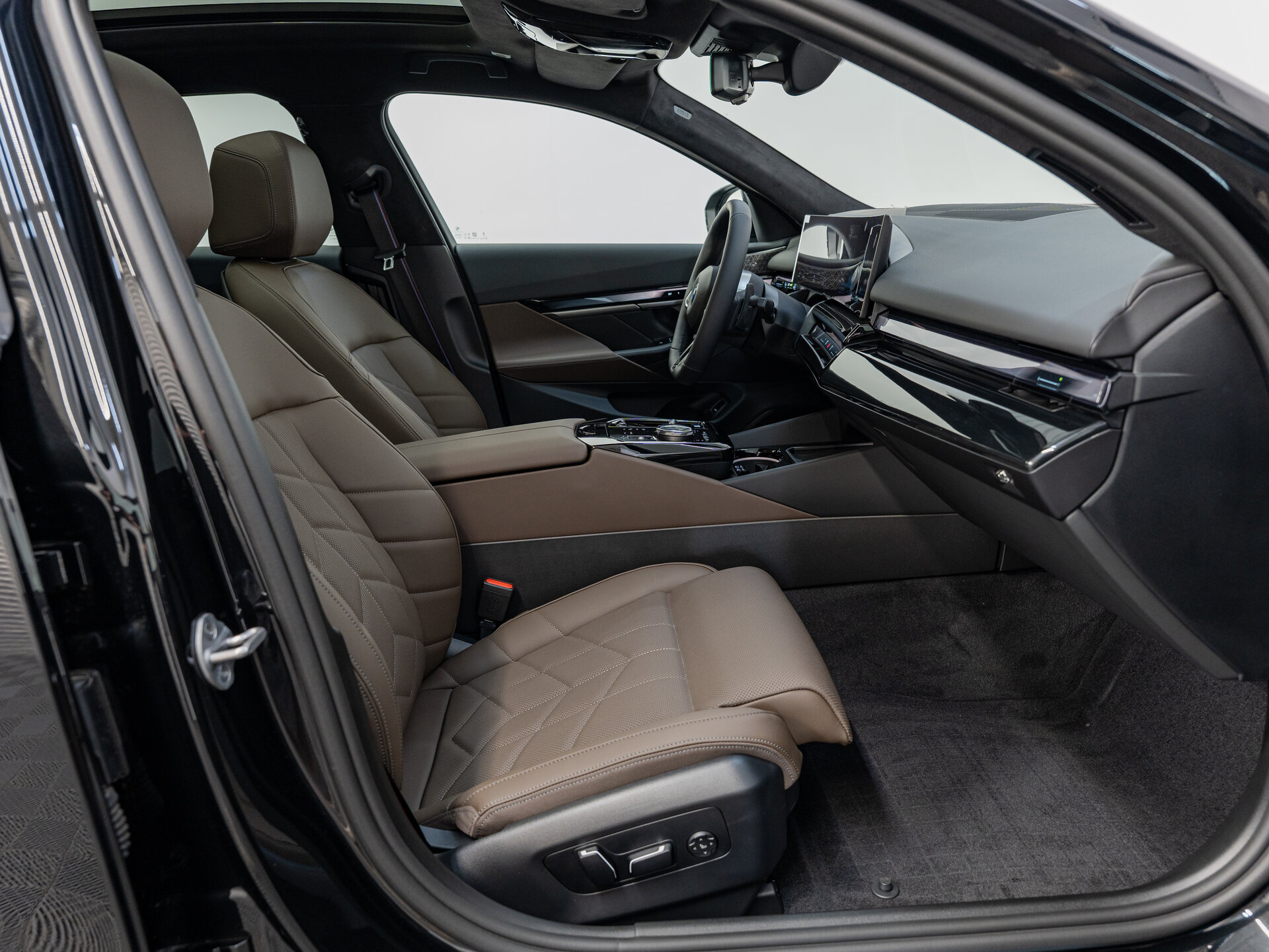 Автомобиль BMW 5 серии 540d xDrive 3.0d AT (303 л.с.) 4WD - 16