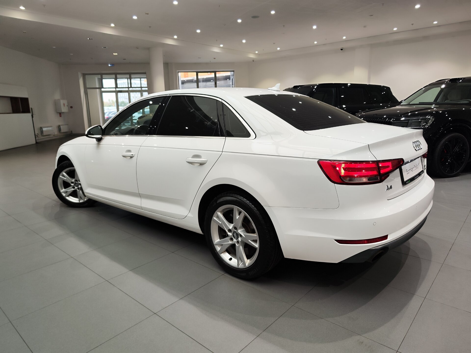 Автомобиль Audi A4 2.0 AMT (249 л.с.) 4WD - 4