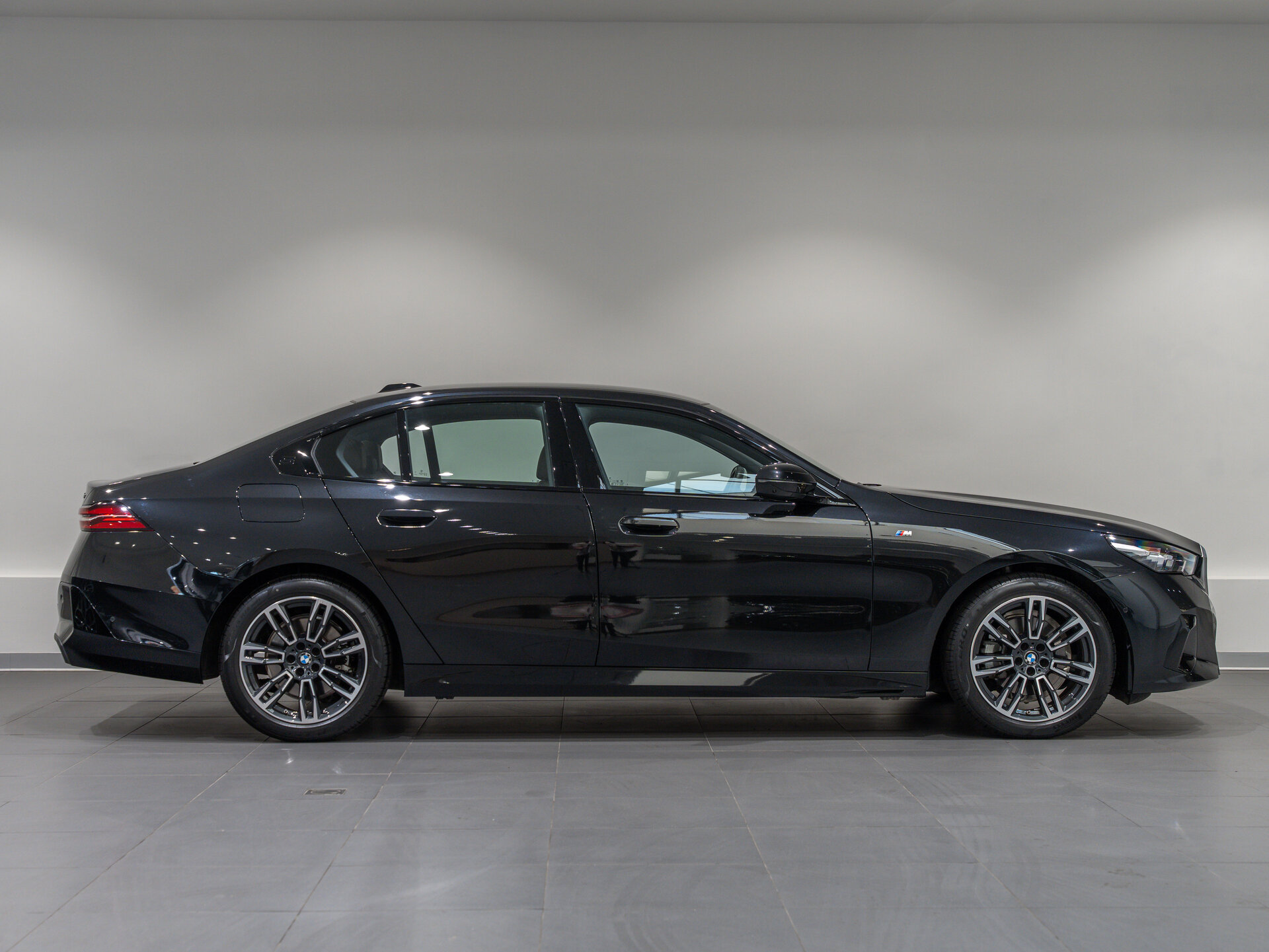 Автомобиль BMW 5 серии 520i 2.0 AT (190 л.с.) - 4