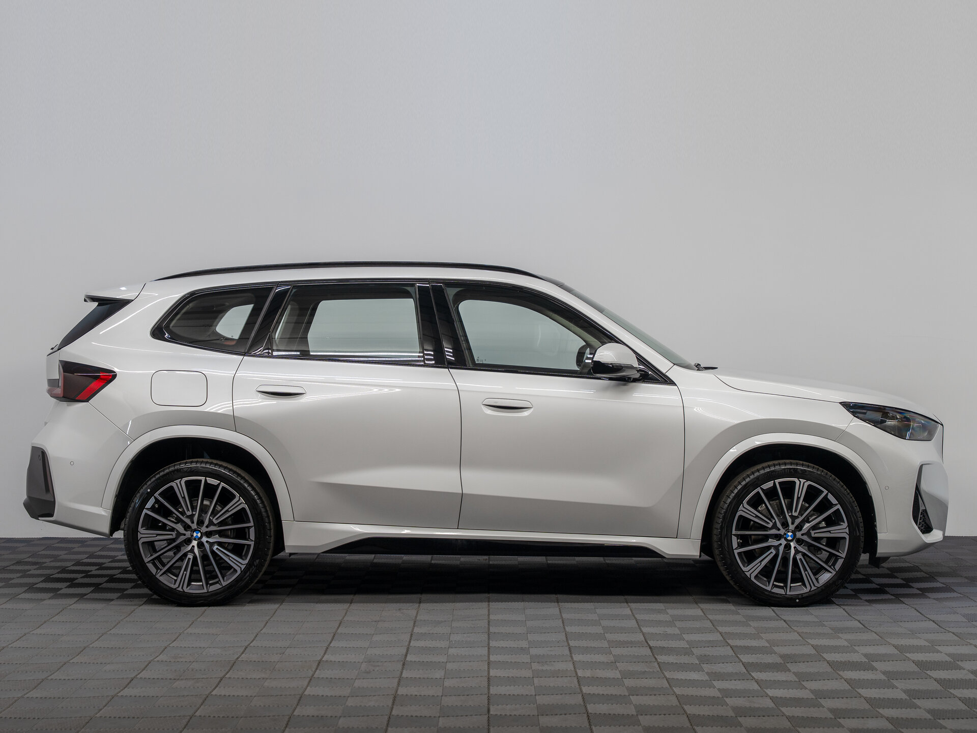 Автомобиль BMW X1 25Li xDrive 2.0 AMT (204 л.с.) 4WD - 4