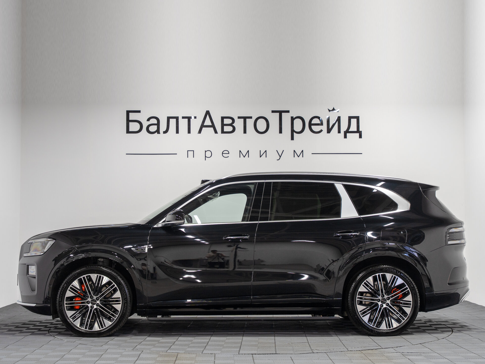 Автомобиль Zeekr 8X 70 kWh 2.0hyb AT (898 л.с.) 4WD - 11