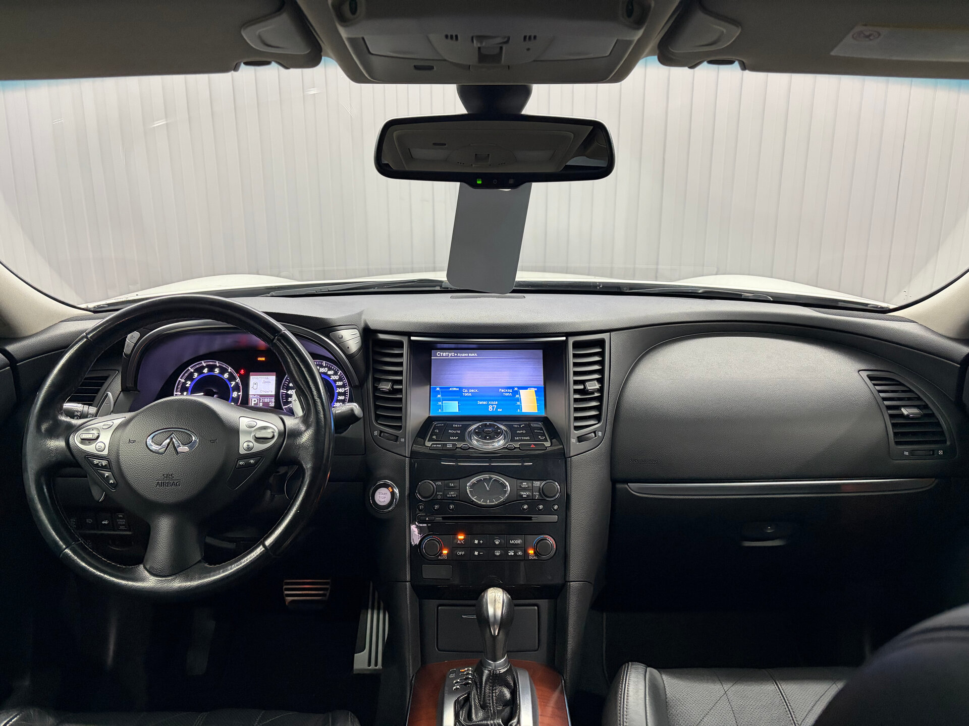 Infiniti QX70 