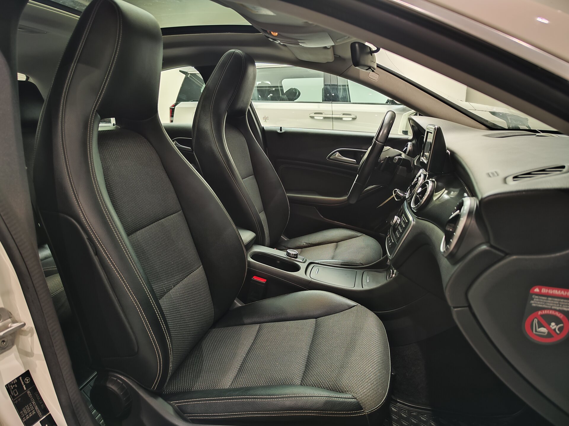 Автомобиль Mercedes-Benz CLA 200 1.6 AMT (156 л.с.) - 13