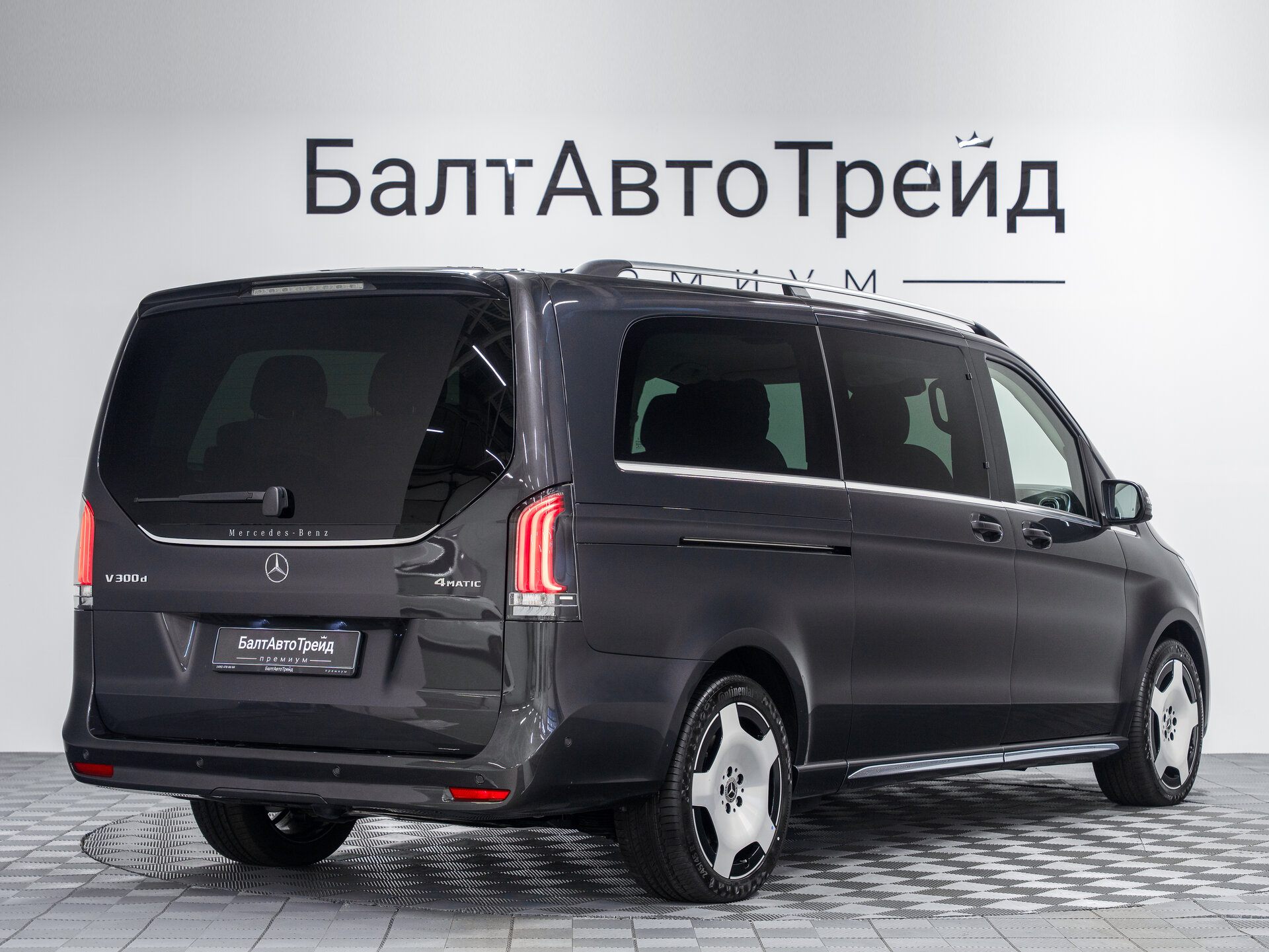 Автомобиль Mercedes-Benz V-Класс 300 d экстра длинный 2.0d AT (237 л.с.) 4WD - 7